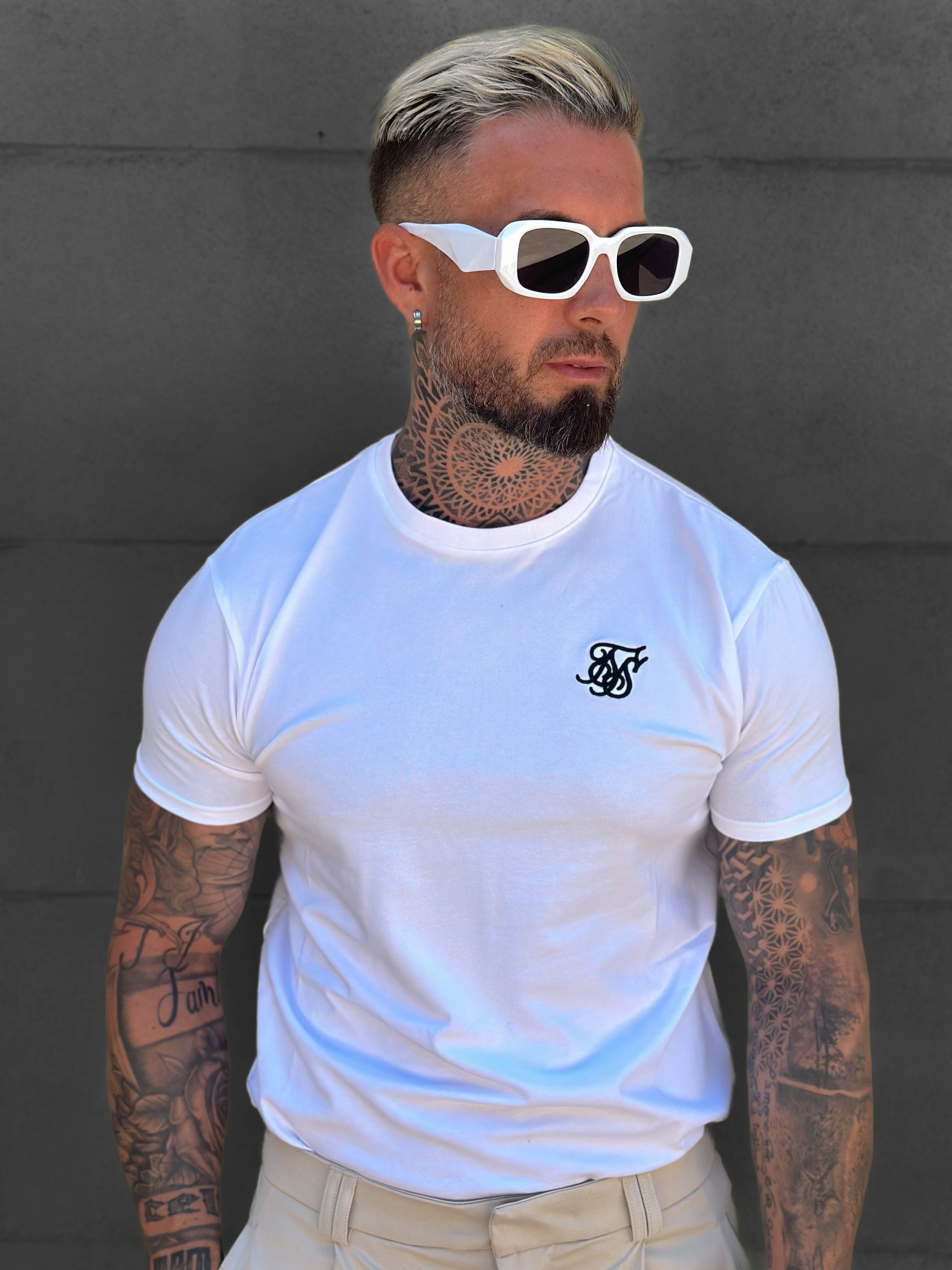 Siksilk - Essential muscle fit t-shirt black