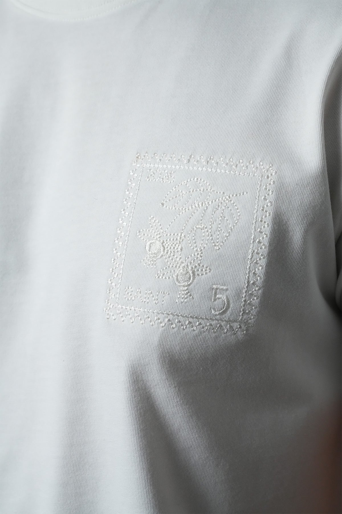 T-Shirt blanc motif brodé