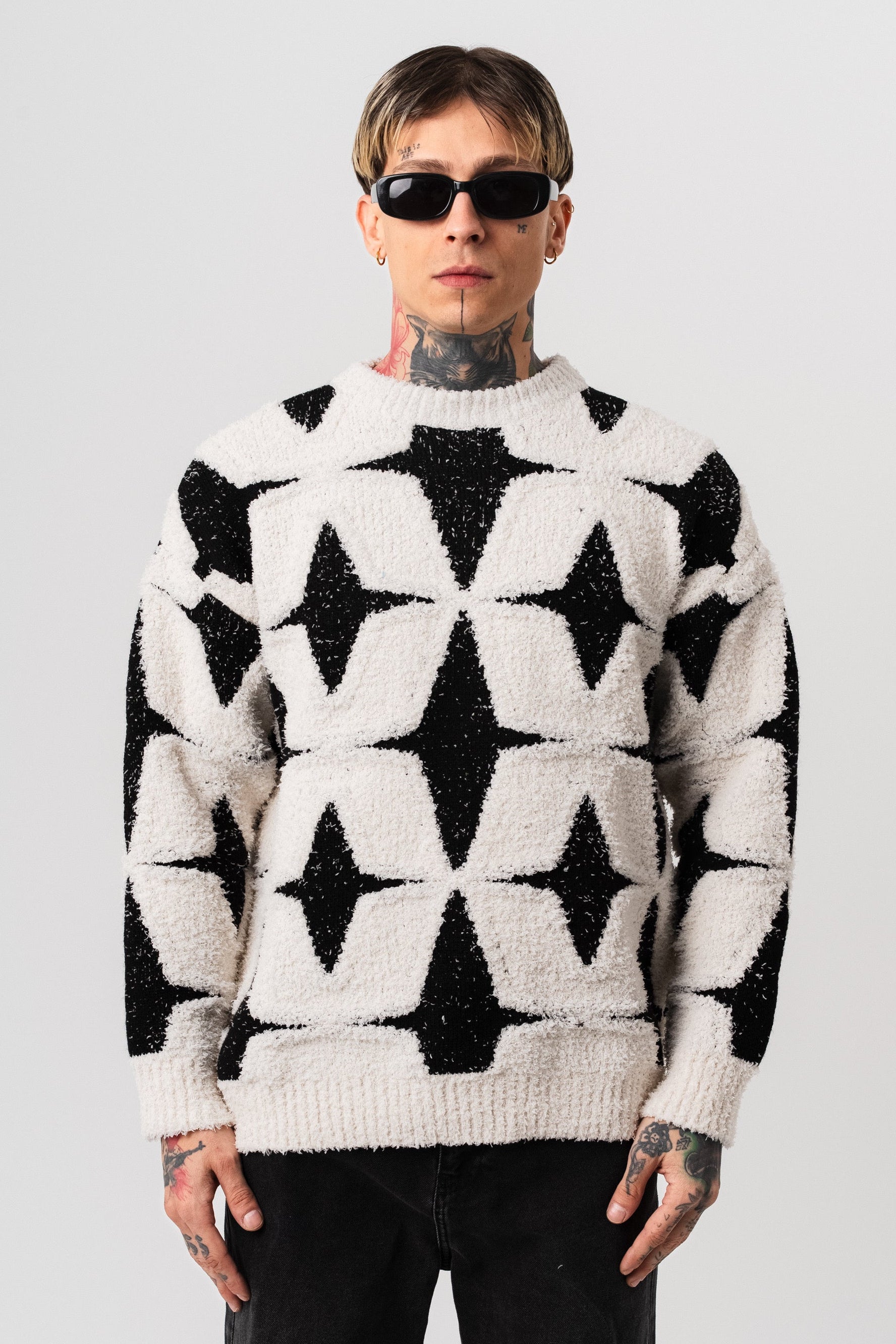 Pull fluffy étoile blanc et noir