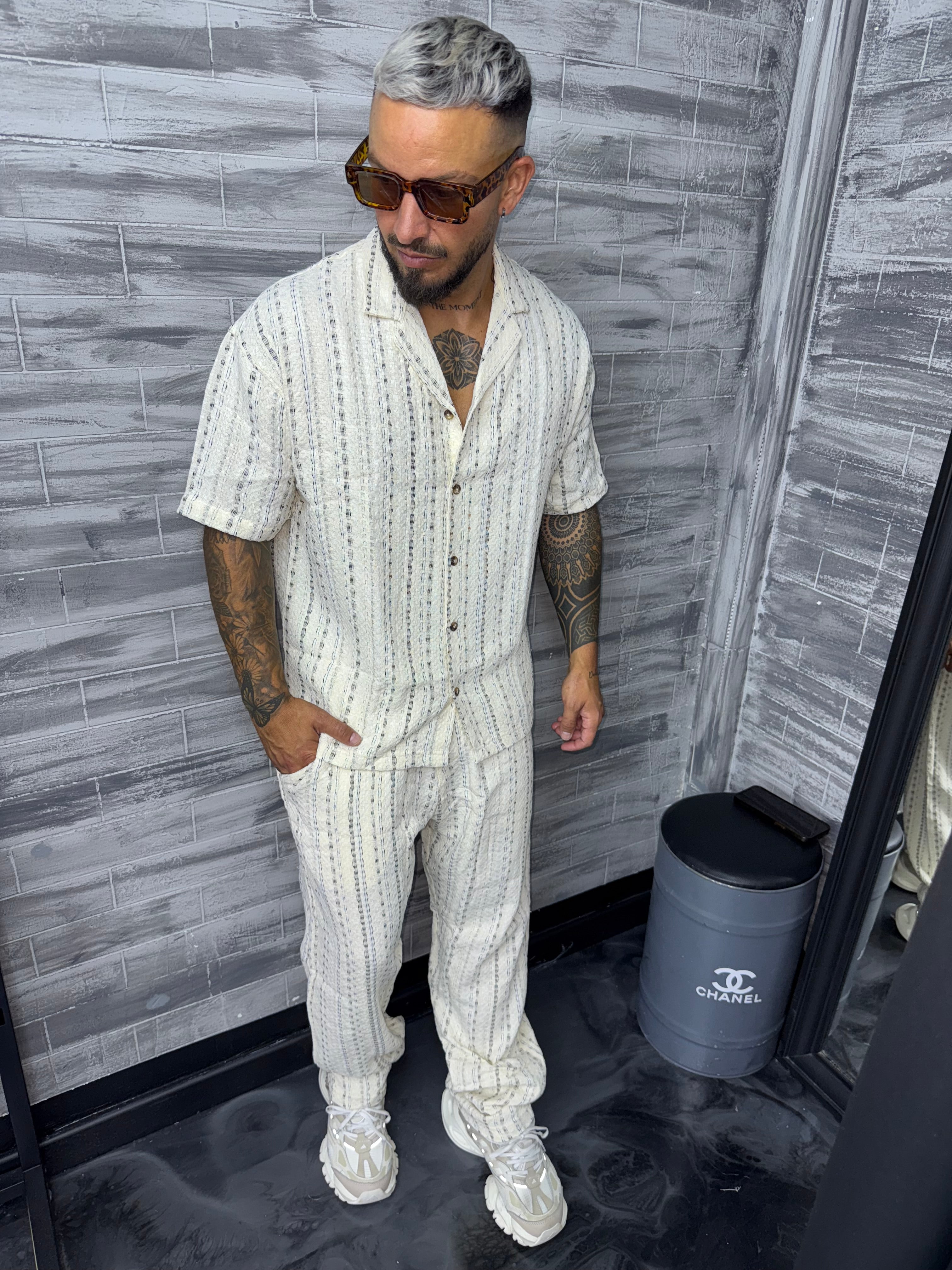 Chemise beige motif noir