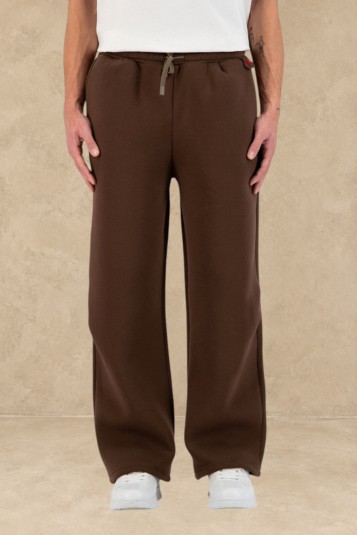 Pantalon jogging Stayin marron à coupe large oversize avec cordon de serrage et détail petit cœur