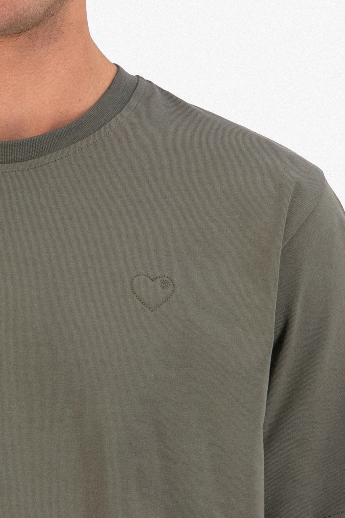 T-shirt kaki petit cœur