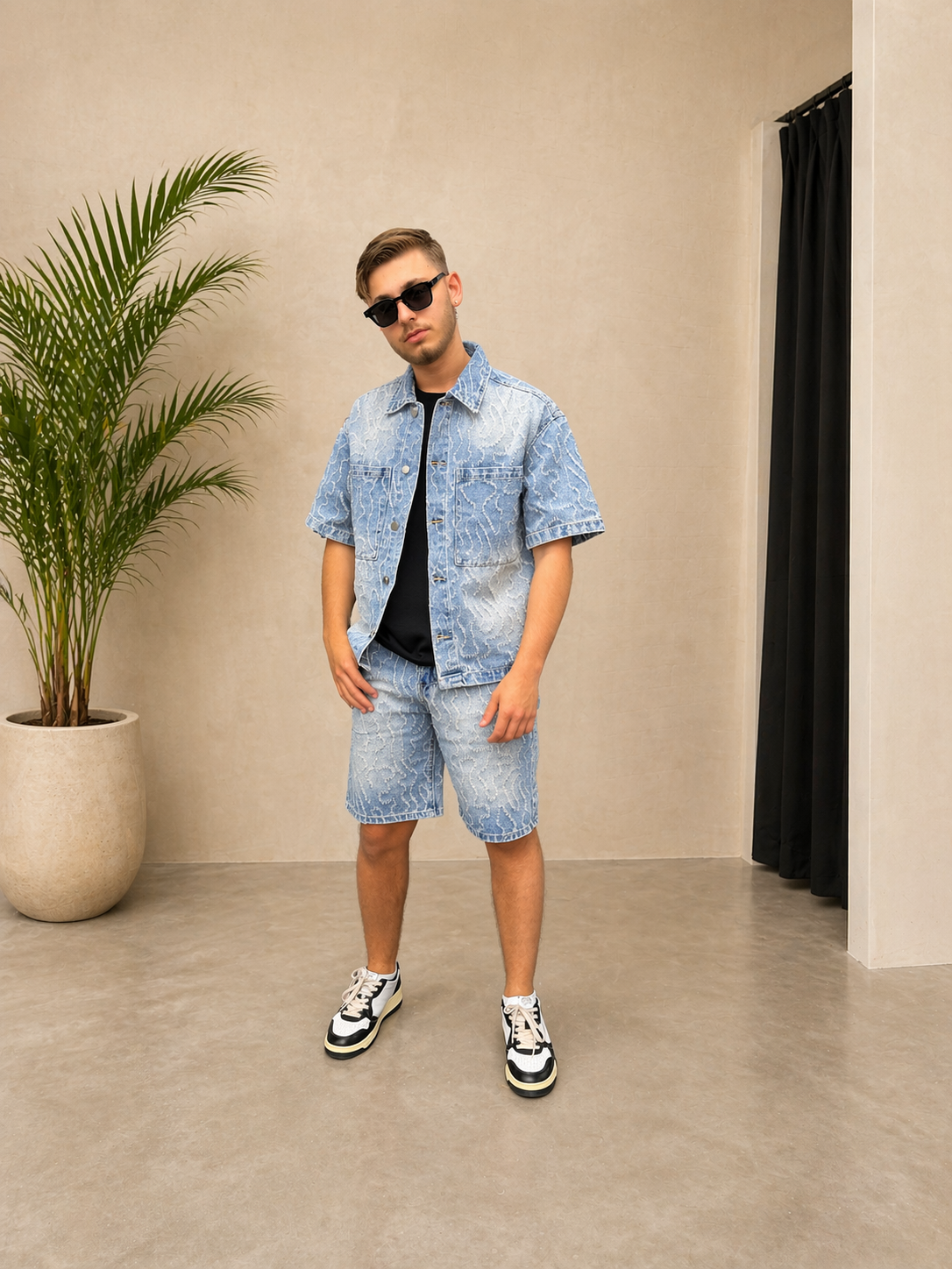 Ensemble short et chemise en jean bleu à motif délavé