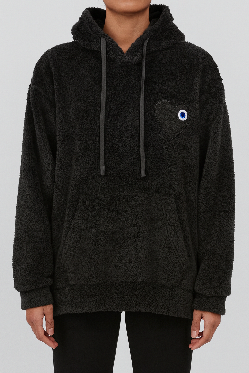 Sweat capuche fourrure noir cœur noir