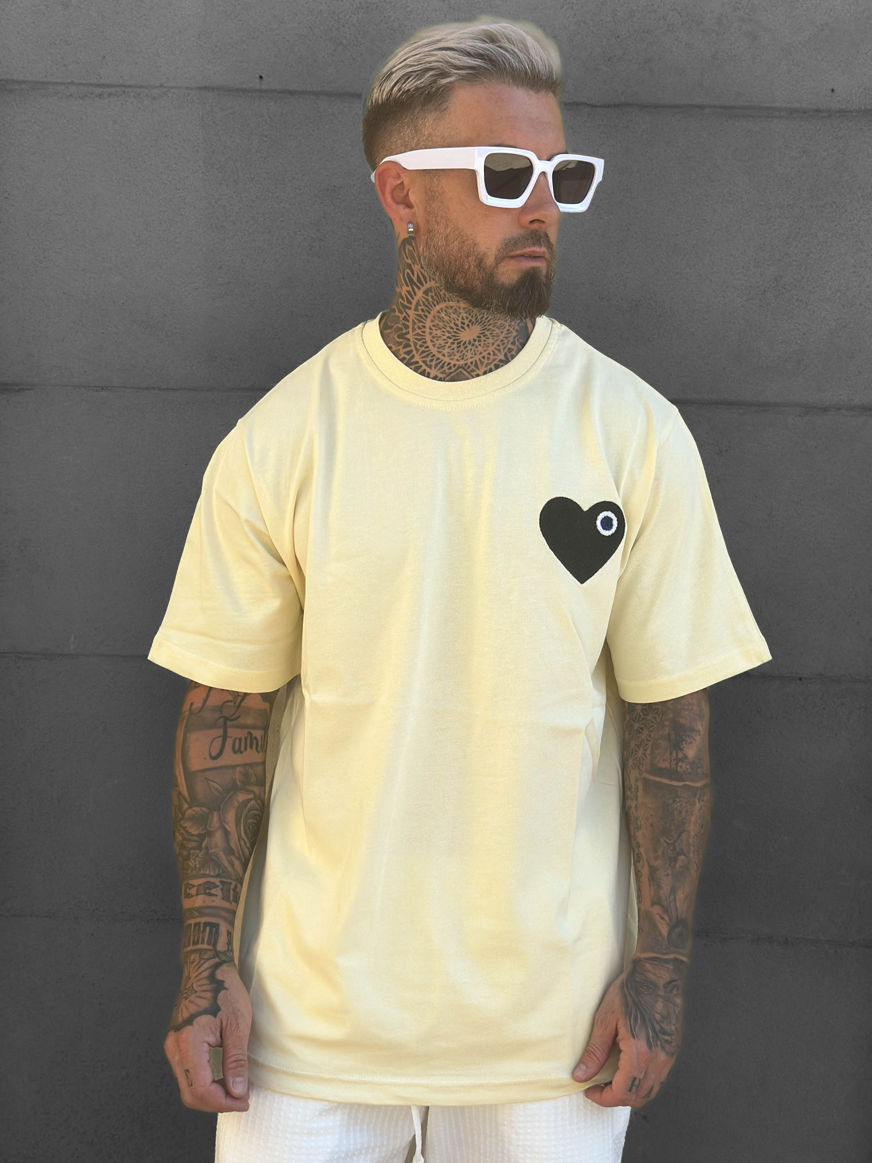 T-shirt Jaune coeur Noir