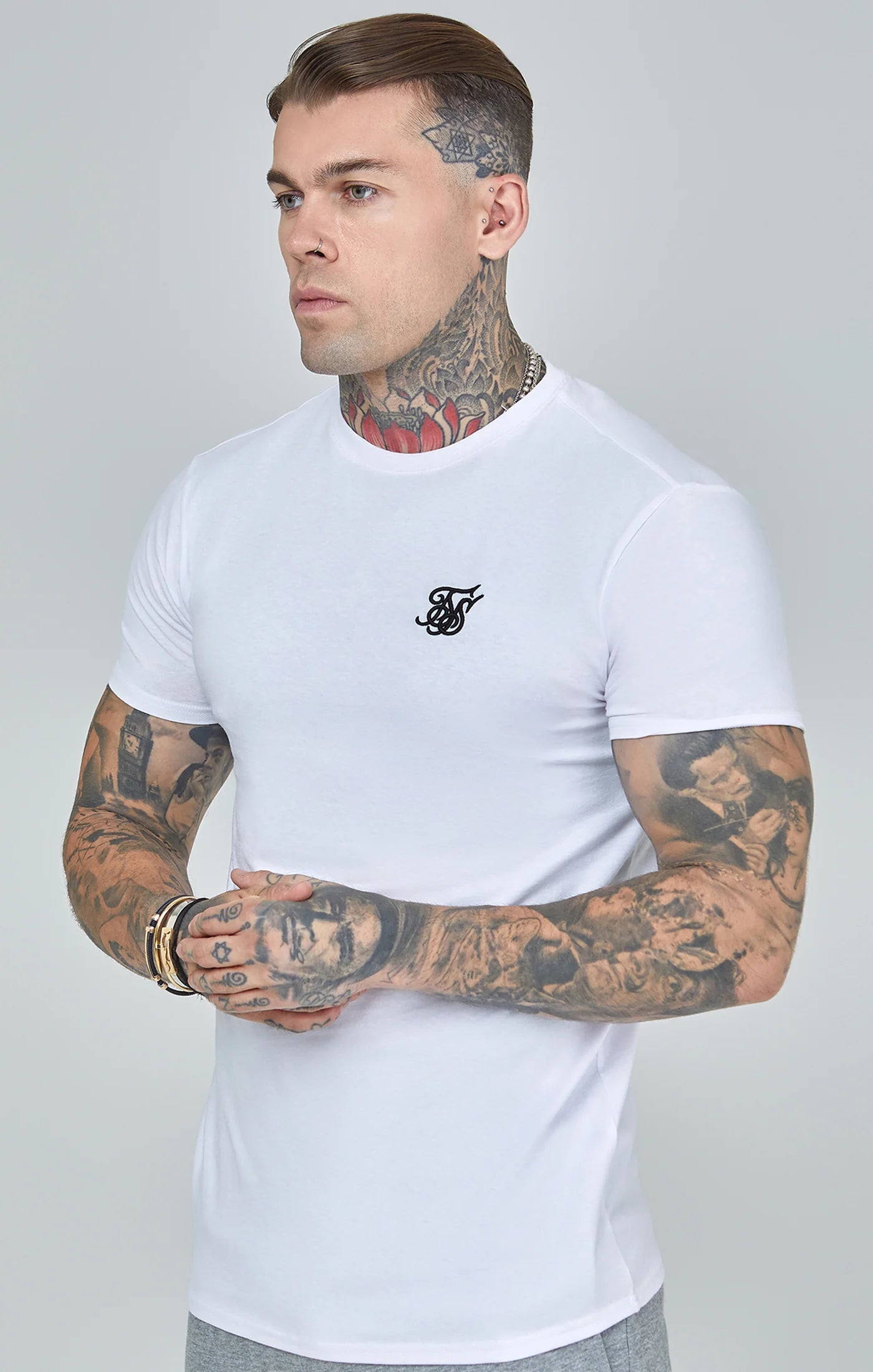 Siksilk - Essential muscle fit t-shirt black