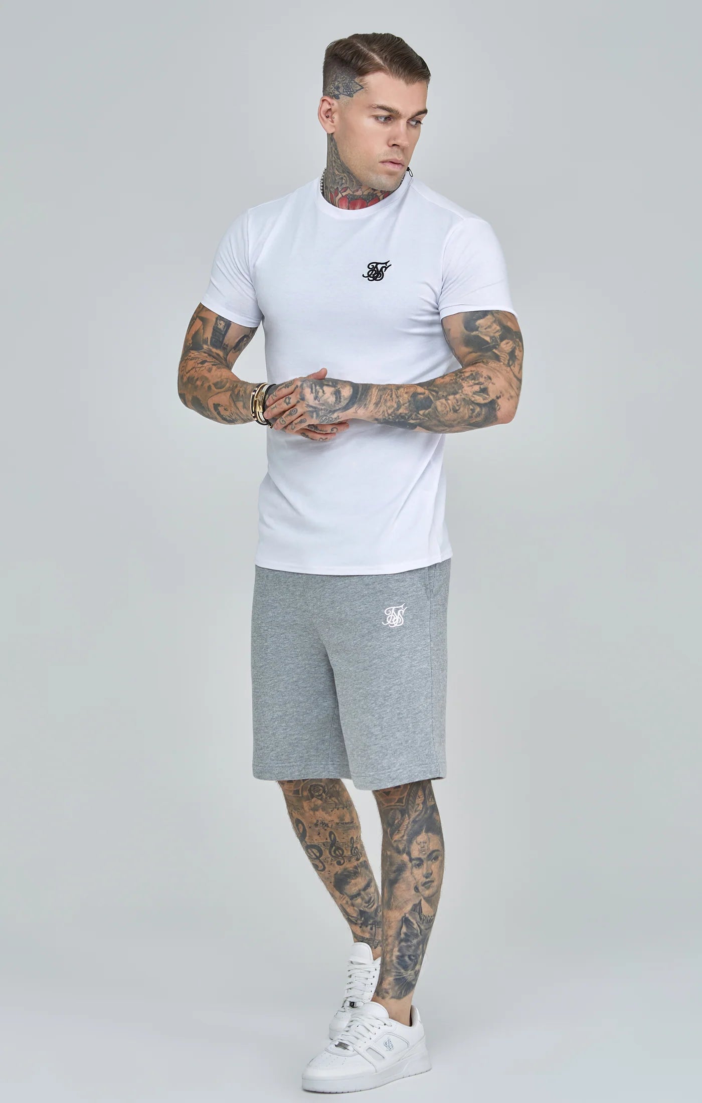 Siksilk - Essential muscle fit t-shirt black