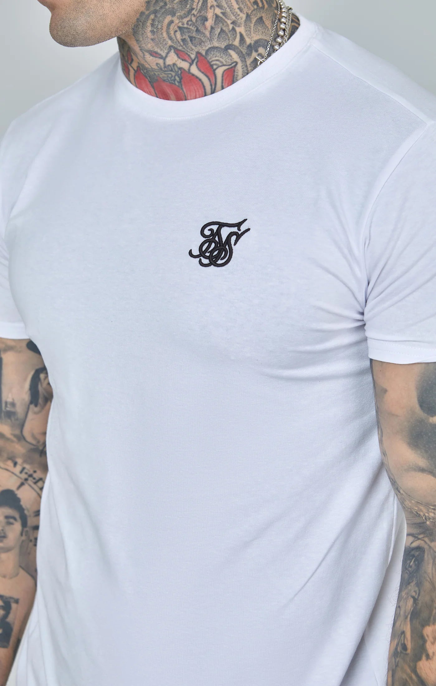 Siksilk - Essential muscle fit t-shirt black