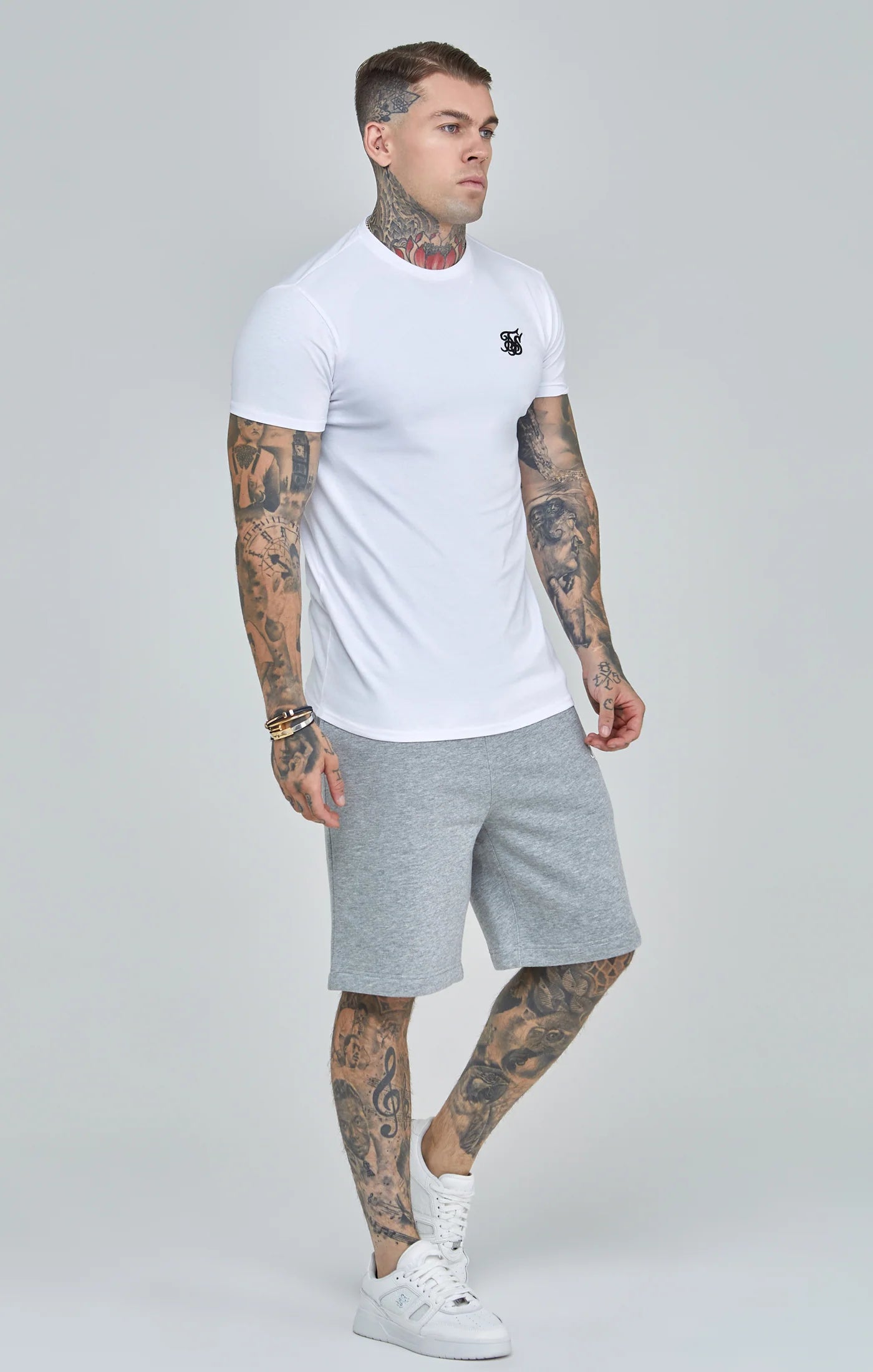 Siksilk - Essential muscle fit t-shirt black