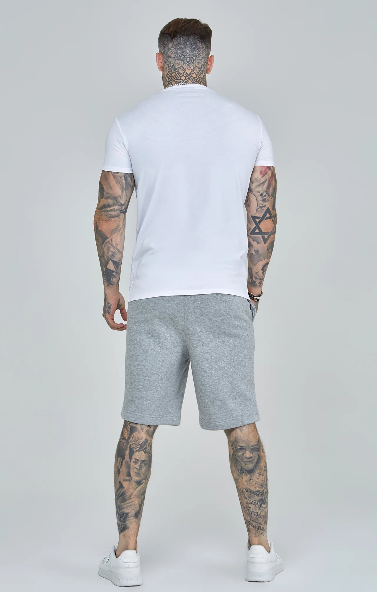 Siksilk - Essential muscle fit t-shirt black