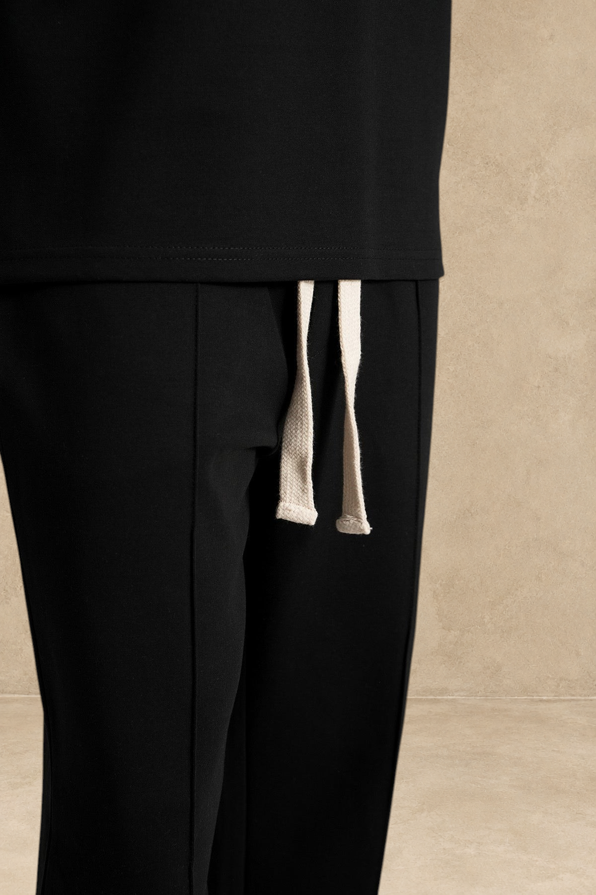 Ensemble Stayin noir coupe large en polyester avec pantalon à cordon de serrage beige