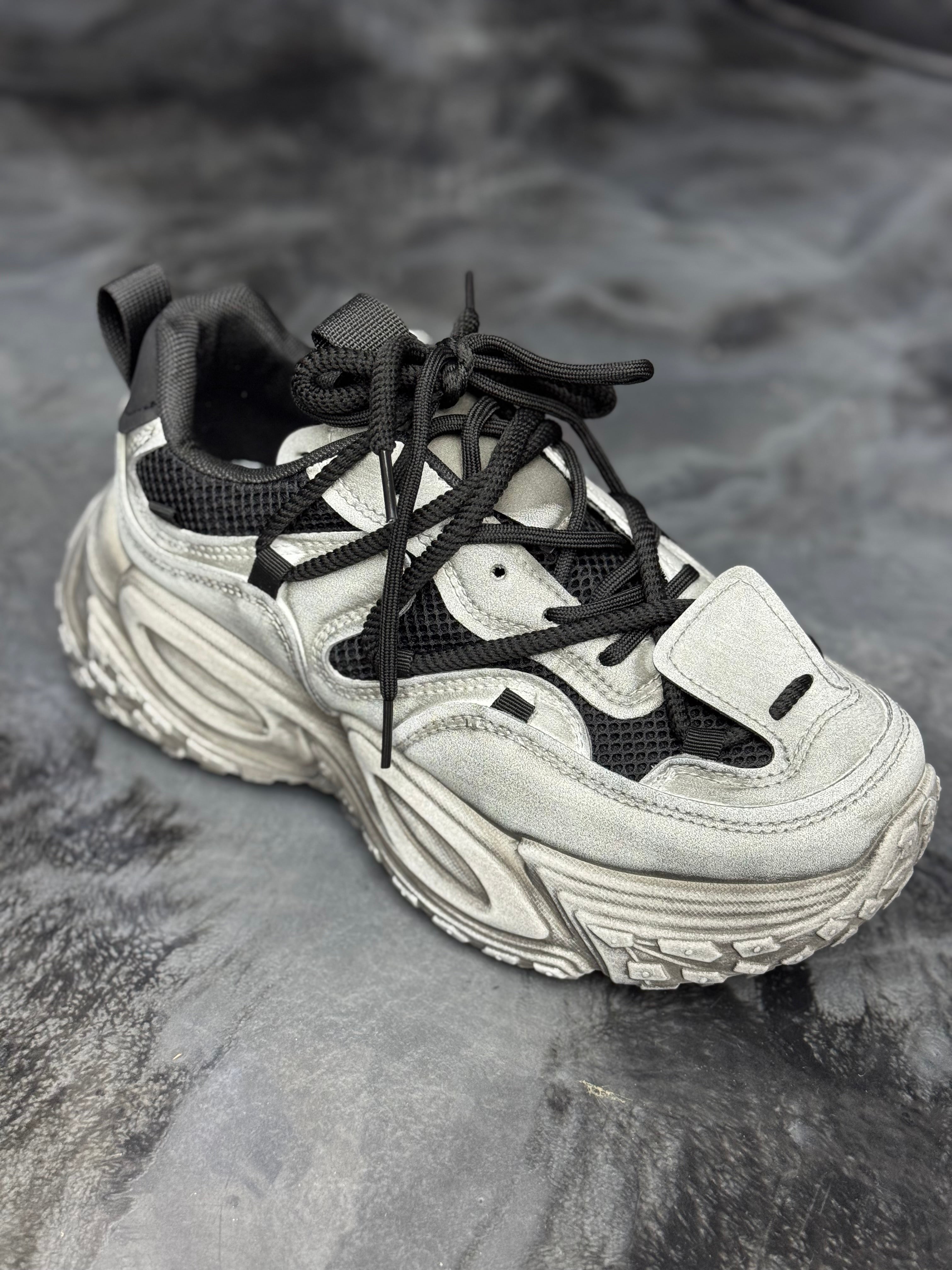 Basket Nomad grise / noir