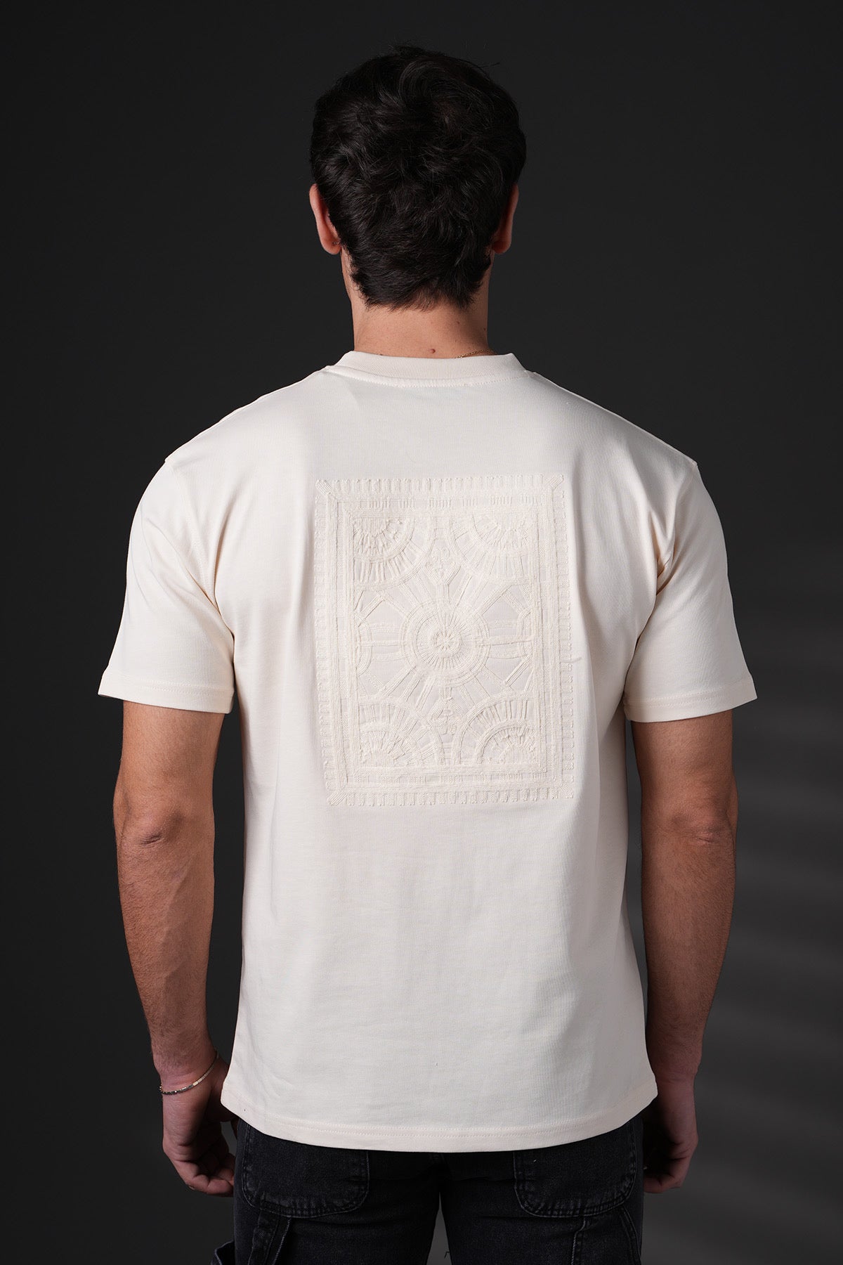 T-Shirt beige motif brodé