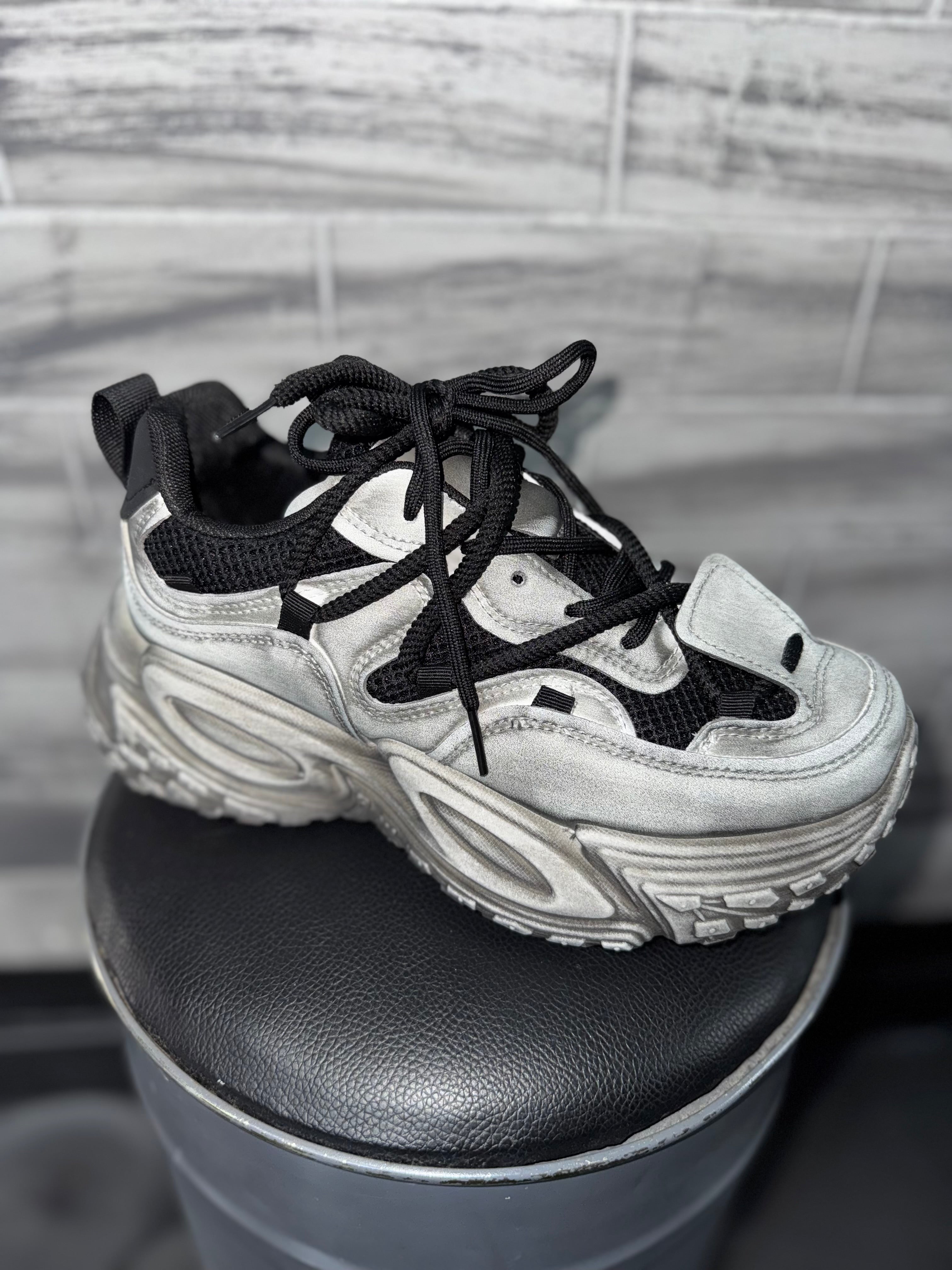 Basket Nomad grise / noir