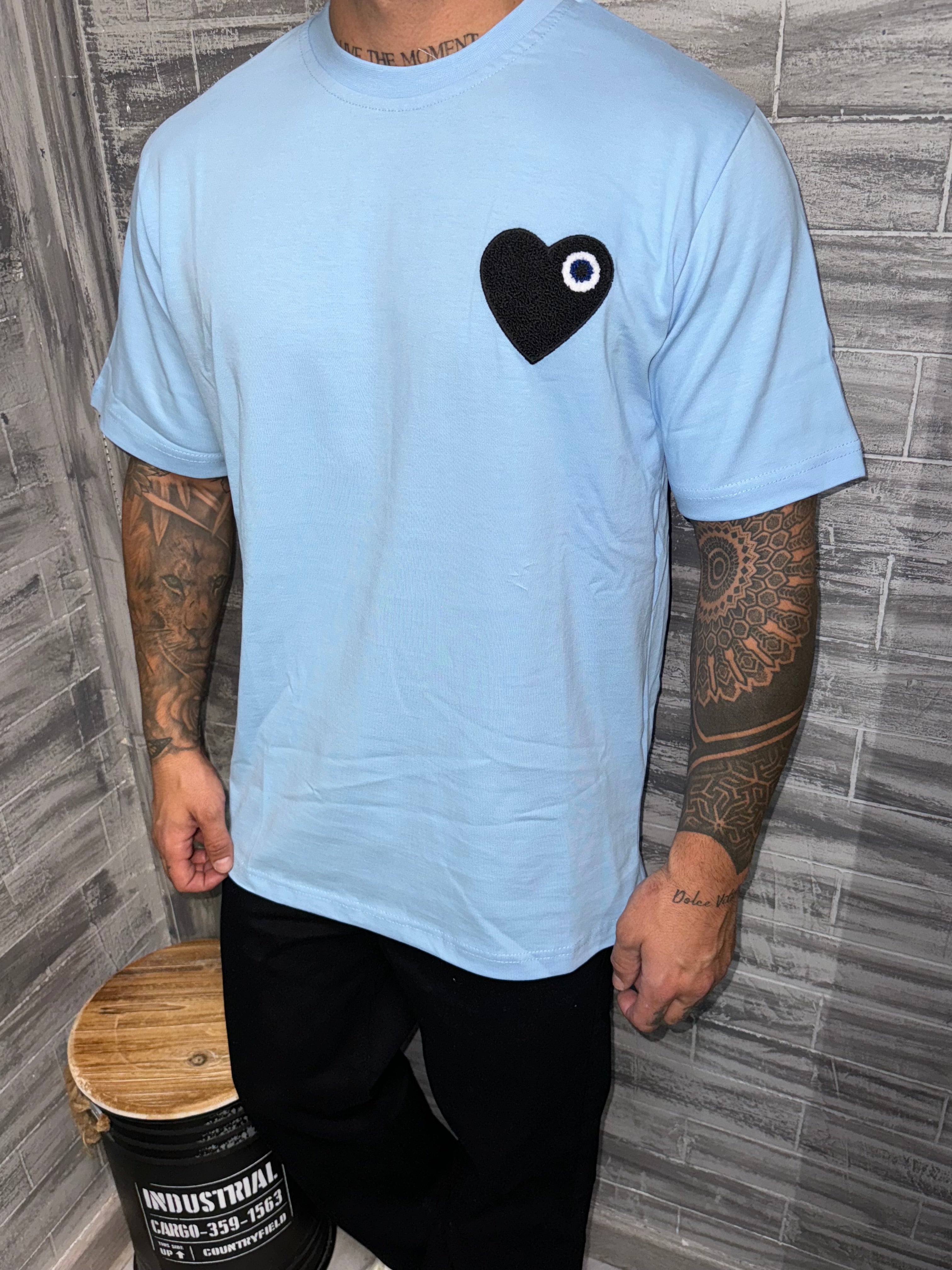 ADJ - T-shirt bleu coeur noir
