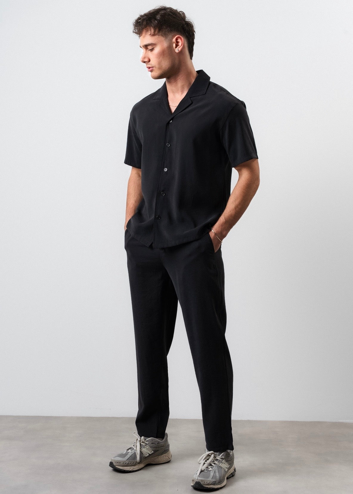 Ensemble lisse pantalon et chemise noir