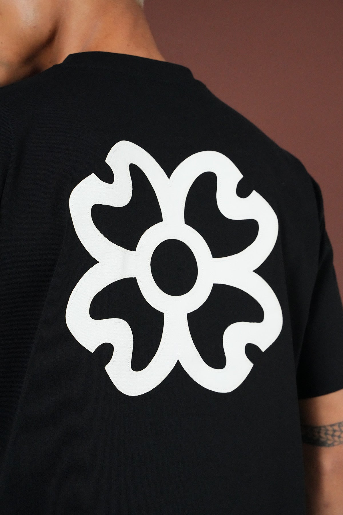 T-Shirt noir Trèfle blanc