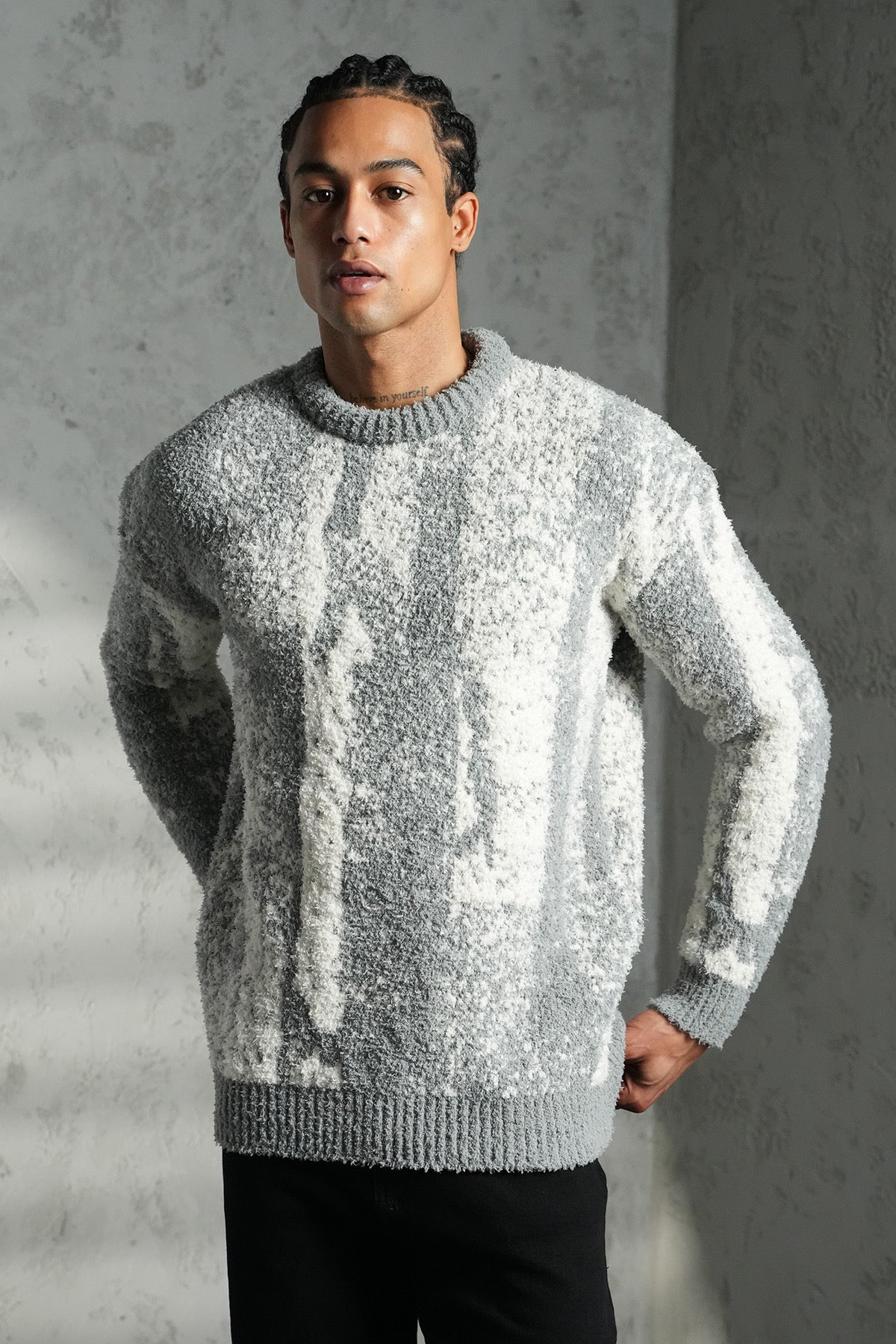 Pull fluffy gris et blanc