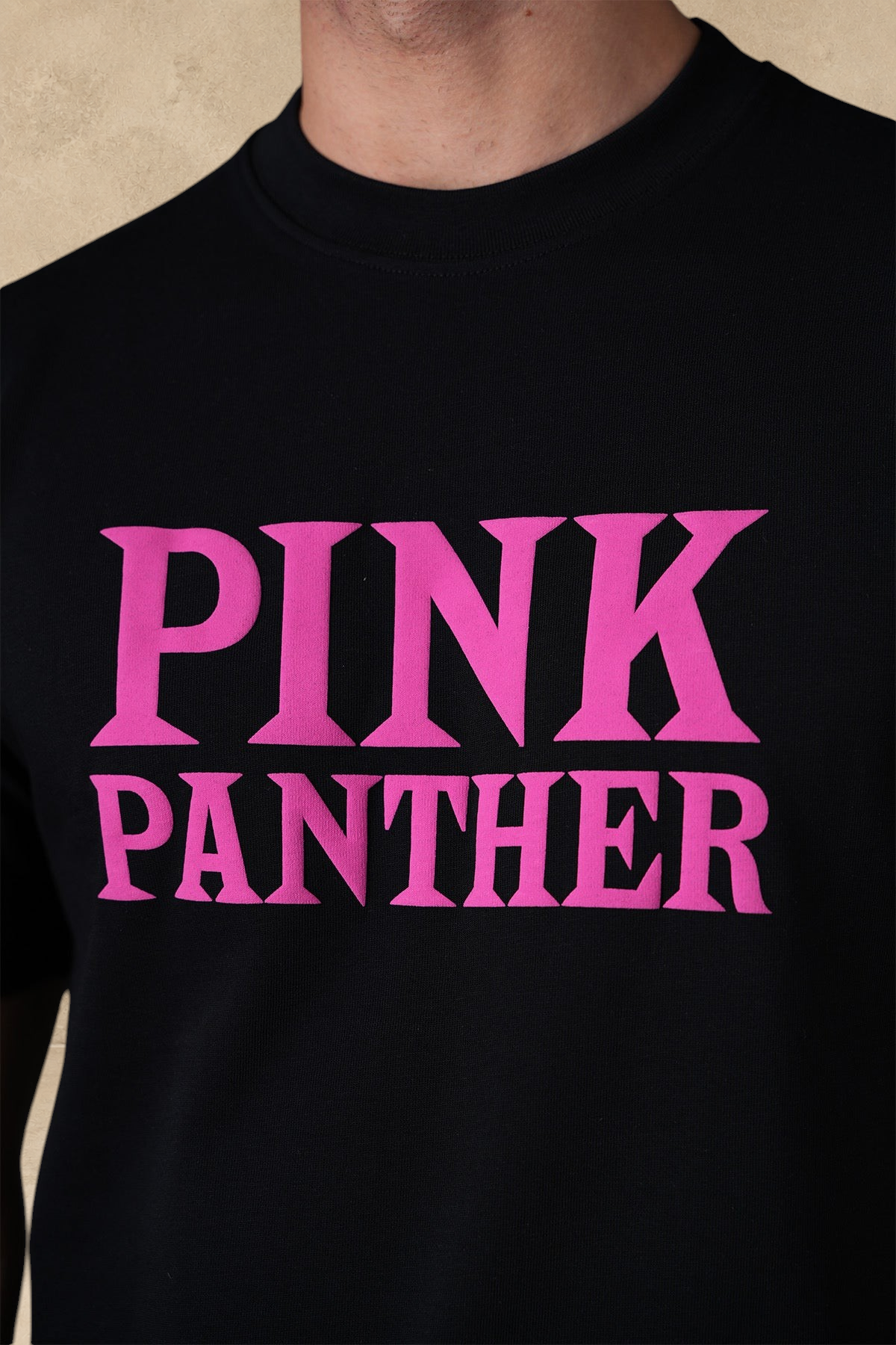 T-shirt noir en coton Stayin avec inscription Pink Panther en rose vif et col rond