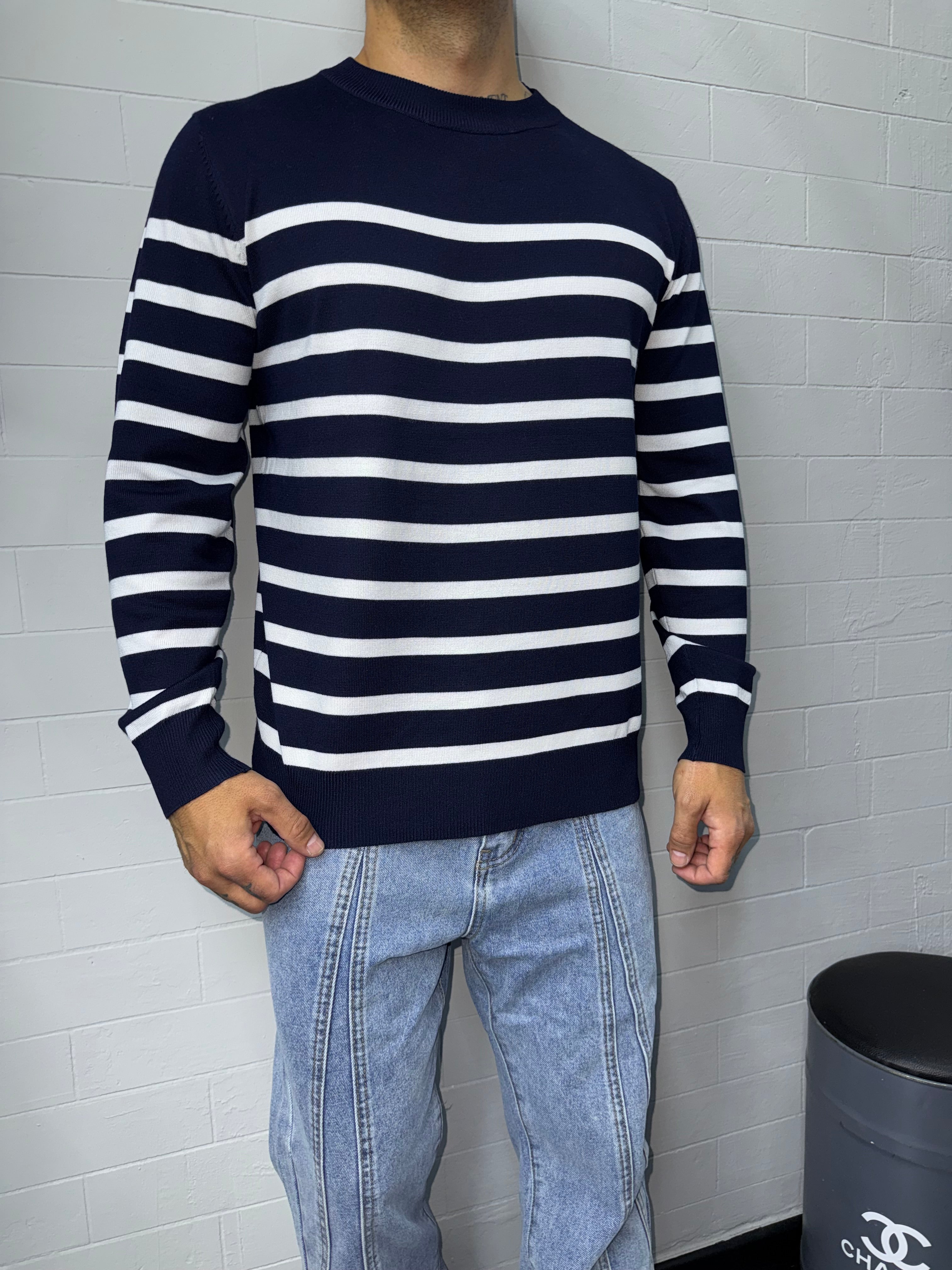 Pull marin rayé bleu marine et blanc