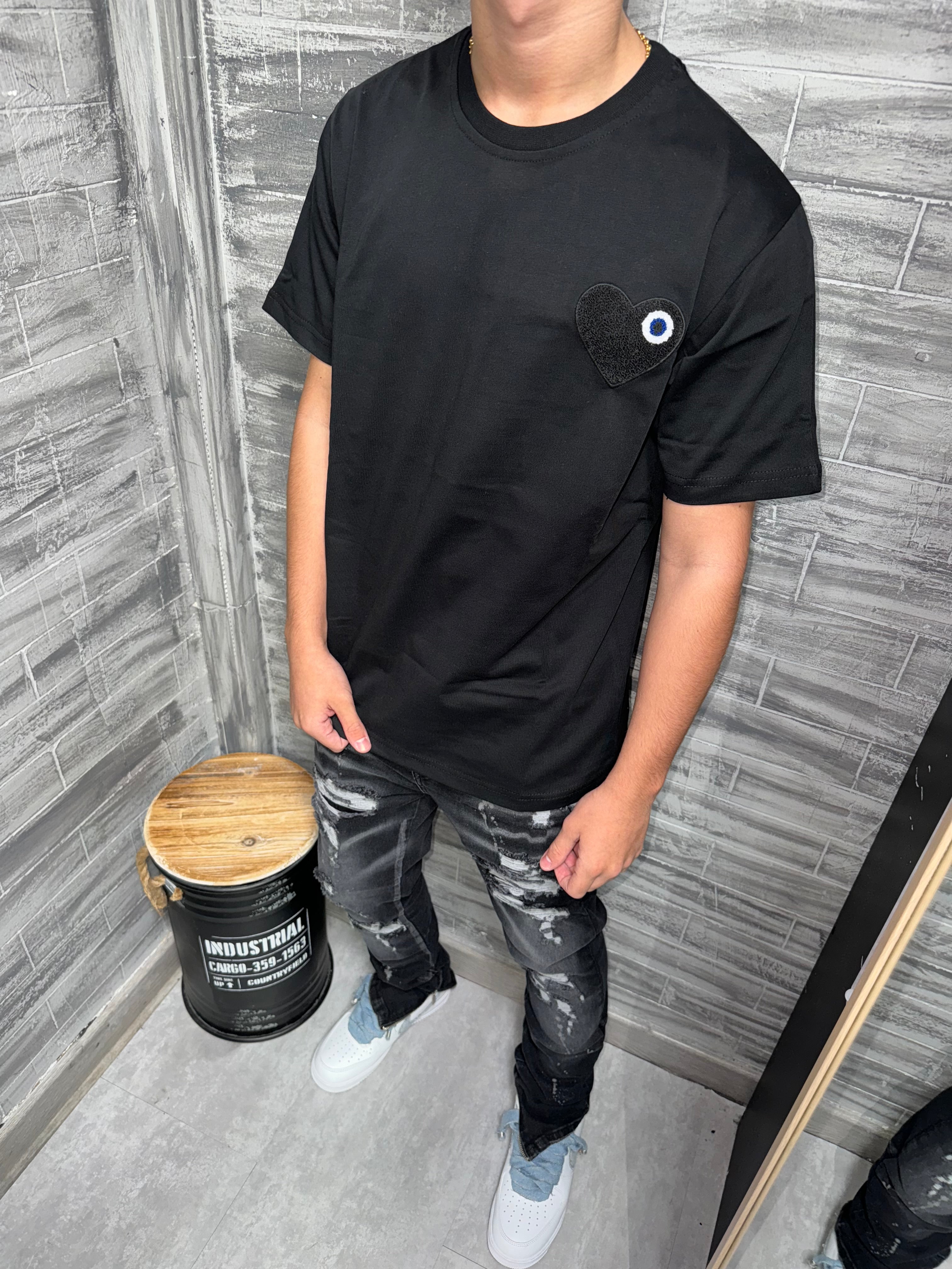 ADJ - T-shirt noir coeur noir