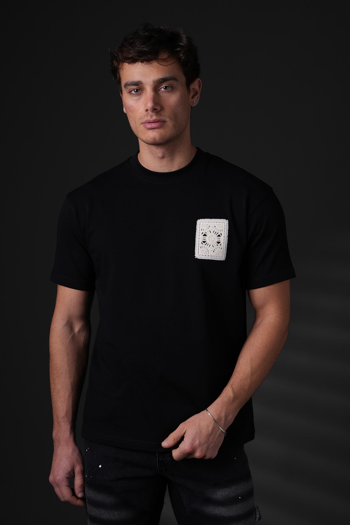 T-Shirt noir motif brodé