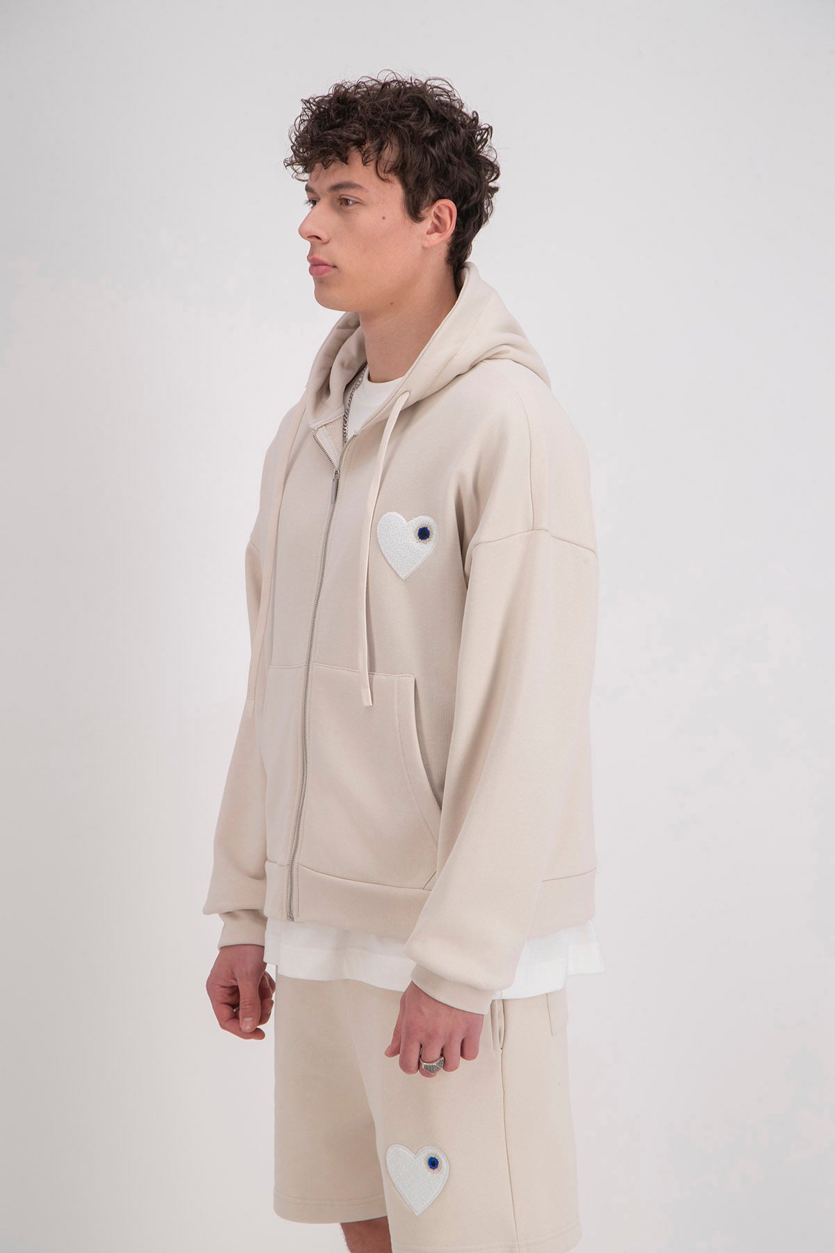 Veste / Sweat zip capuche beige Cœur blanc