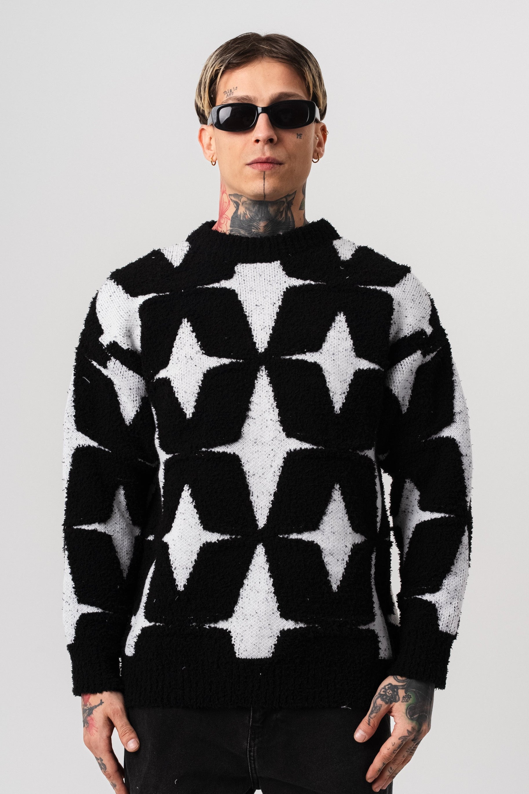 Pull fluffy étoile noir et blanc