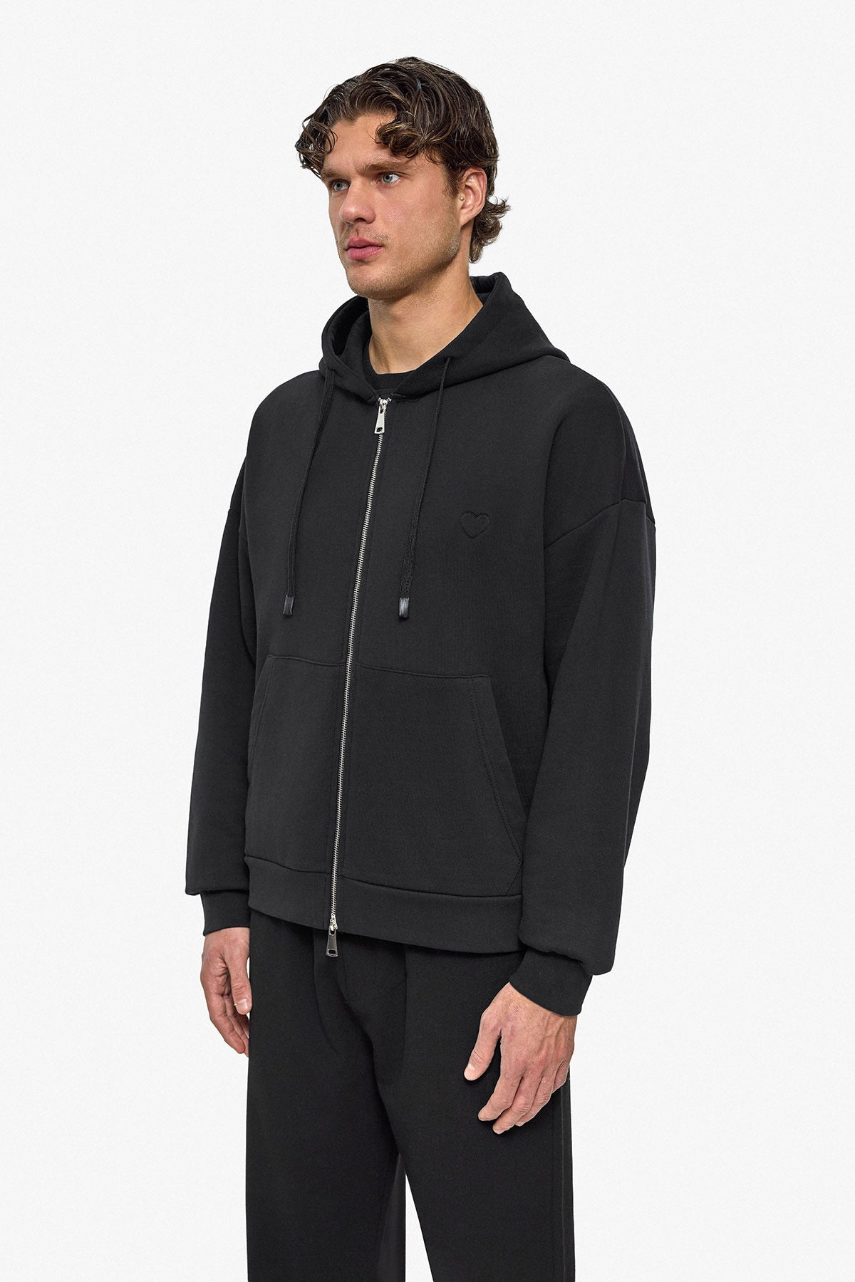 Veste capuche petit cœur noir