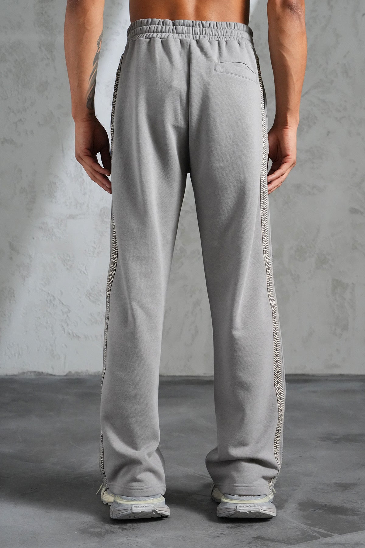 Pantalon loose gris bande beige