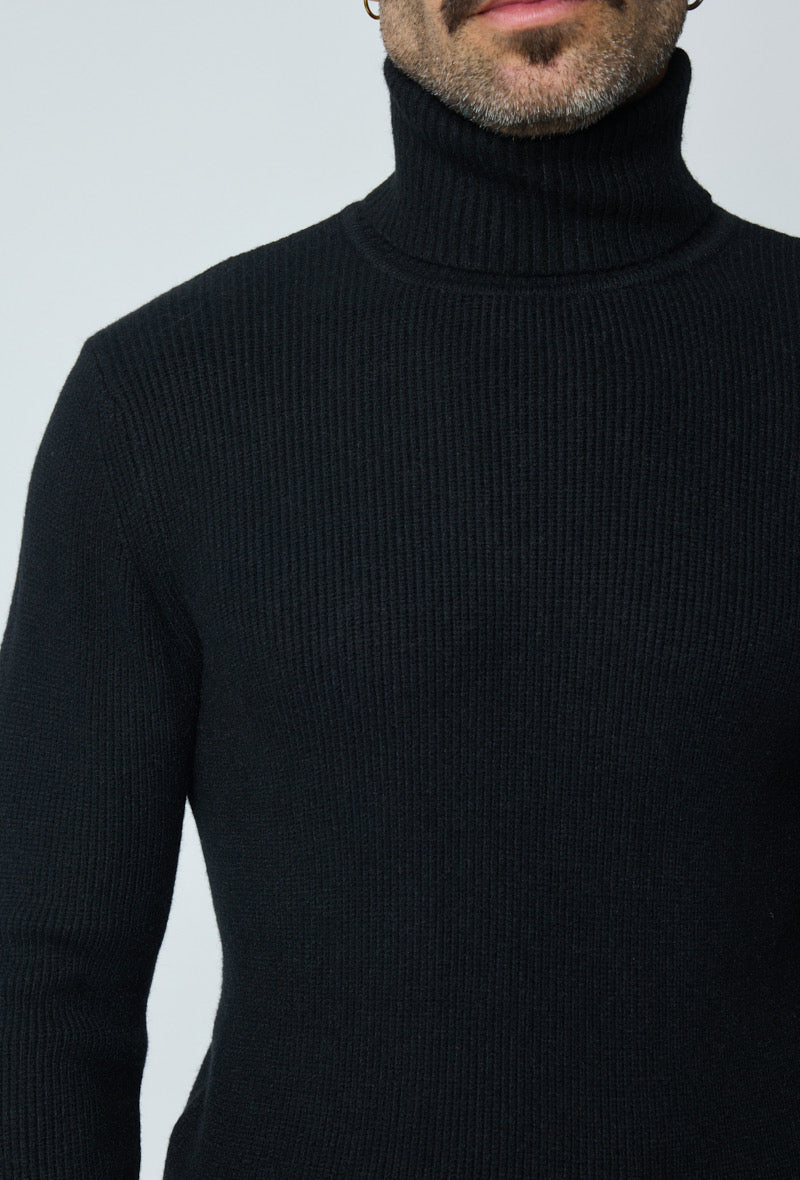 Pull maille coll roulé noir