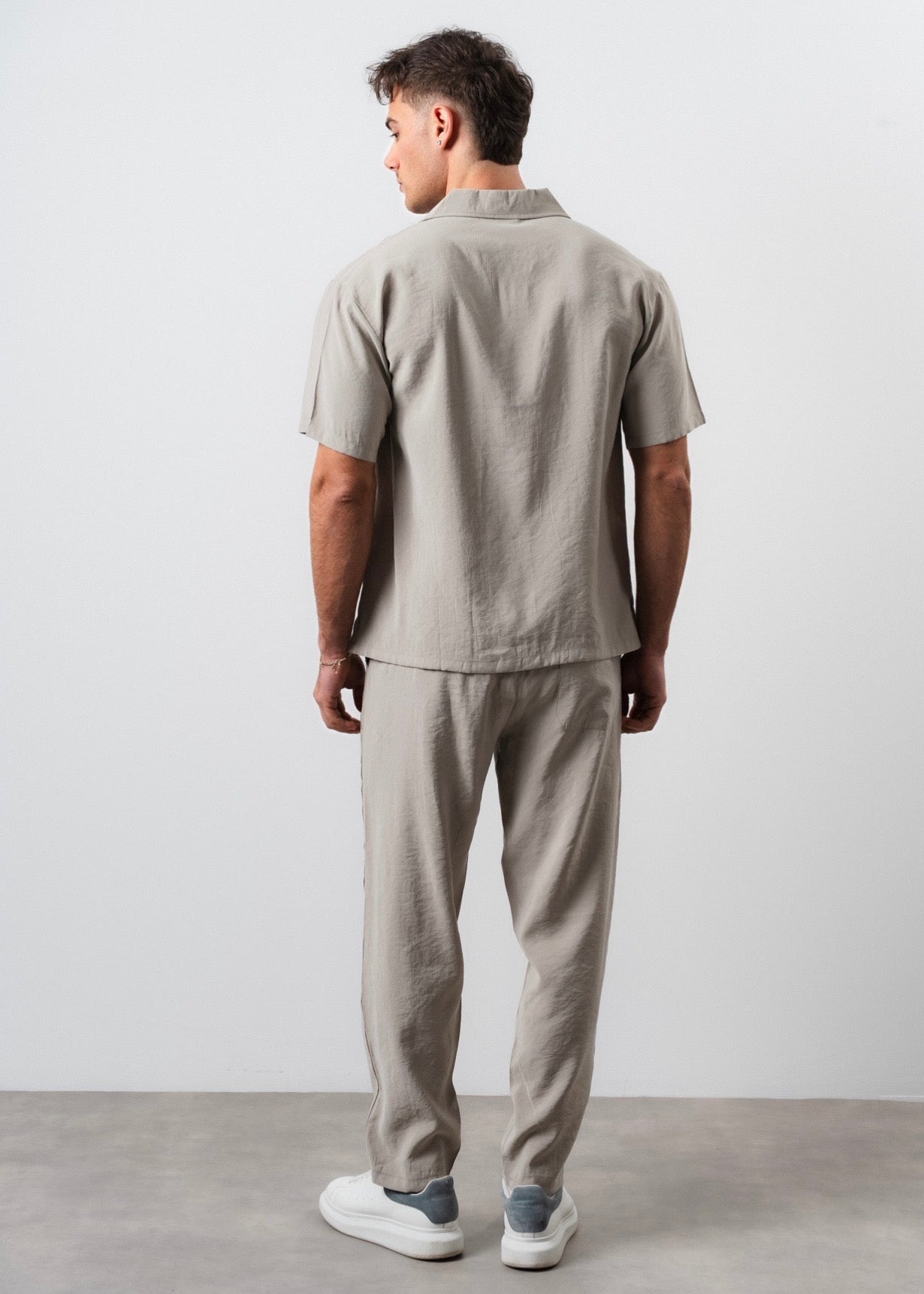 Ensemble lisse pantalon et chemise beige