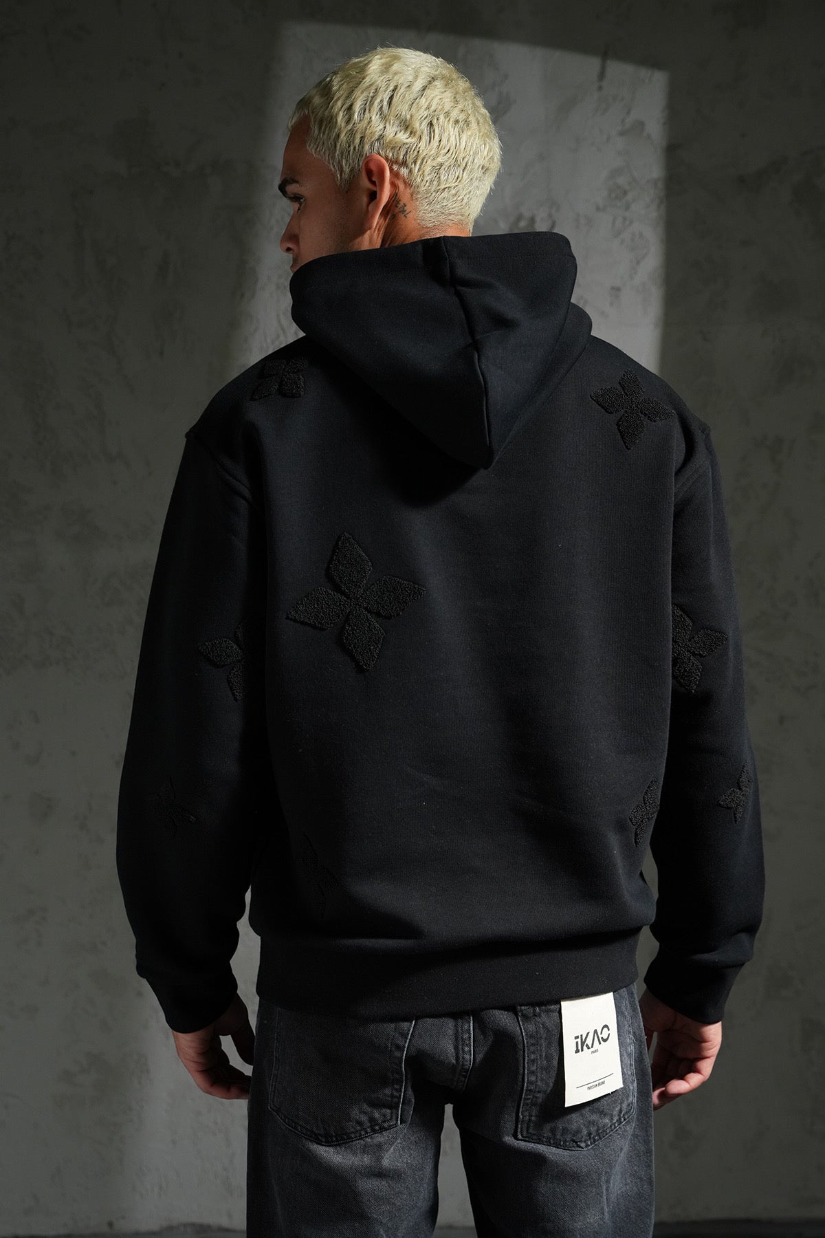 Sweat noir logo brodé