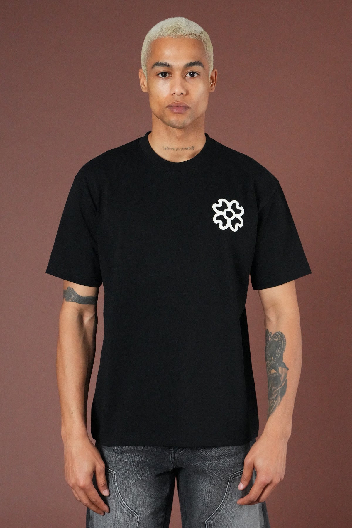 T-Shirt noir Trèfle blanc
