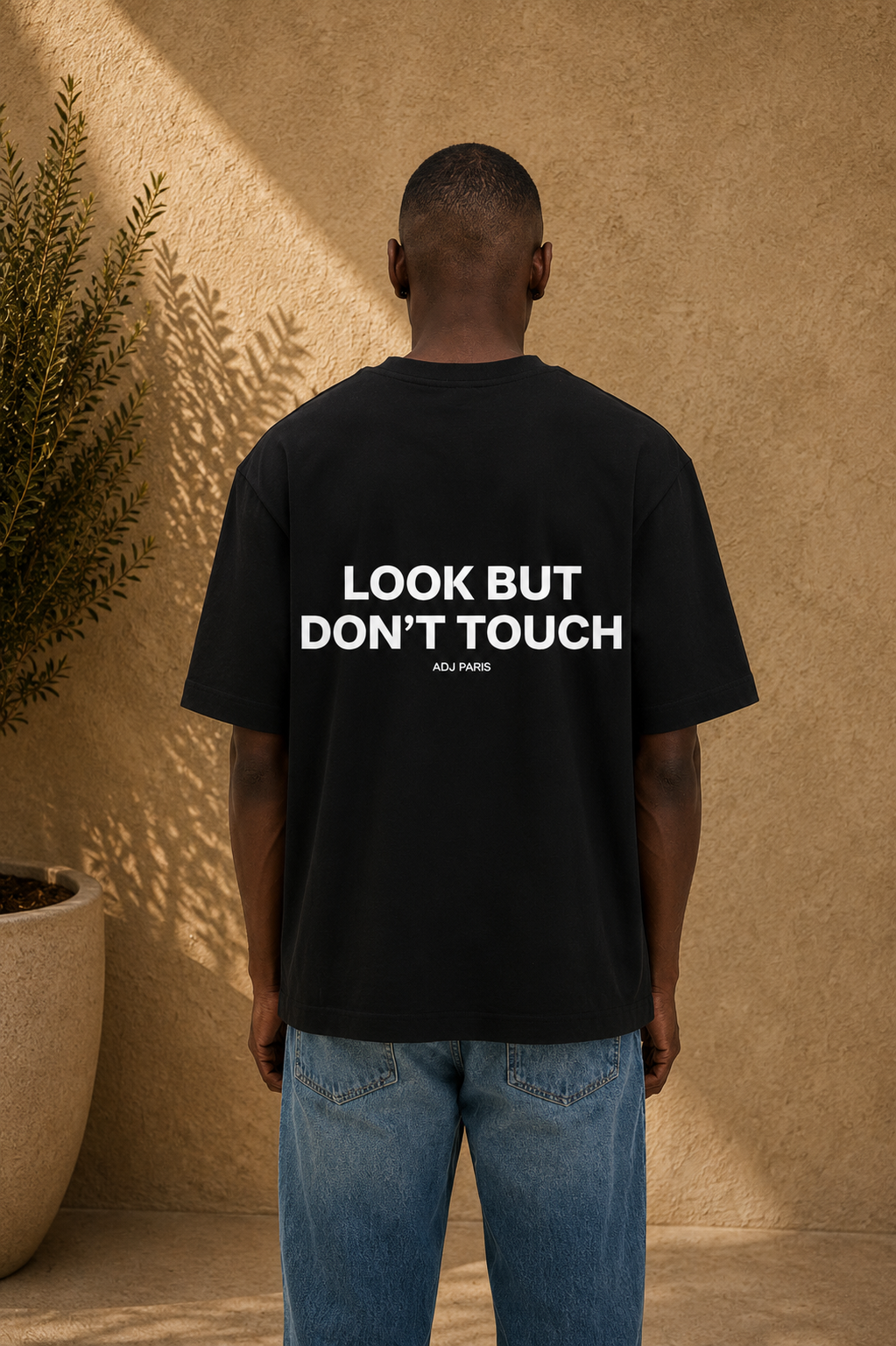 T-shirt noir Look but don’t touch