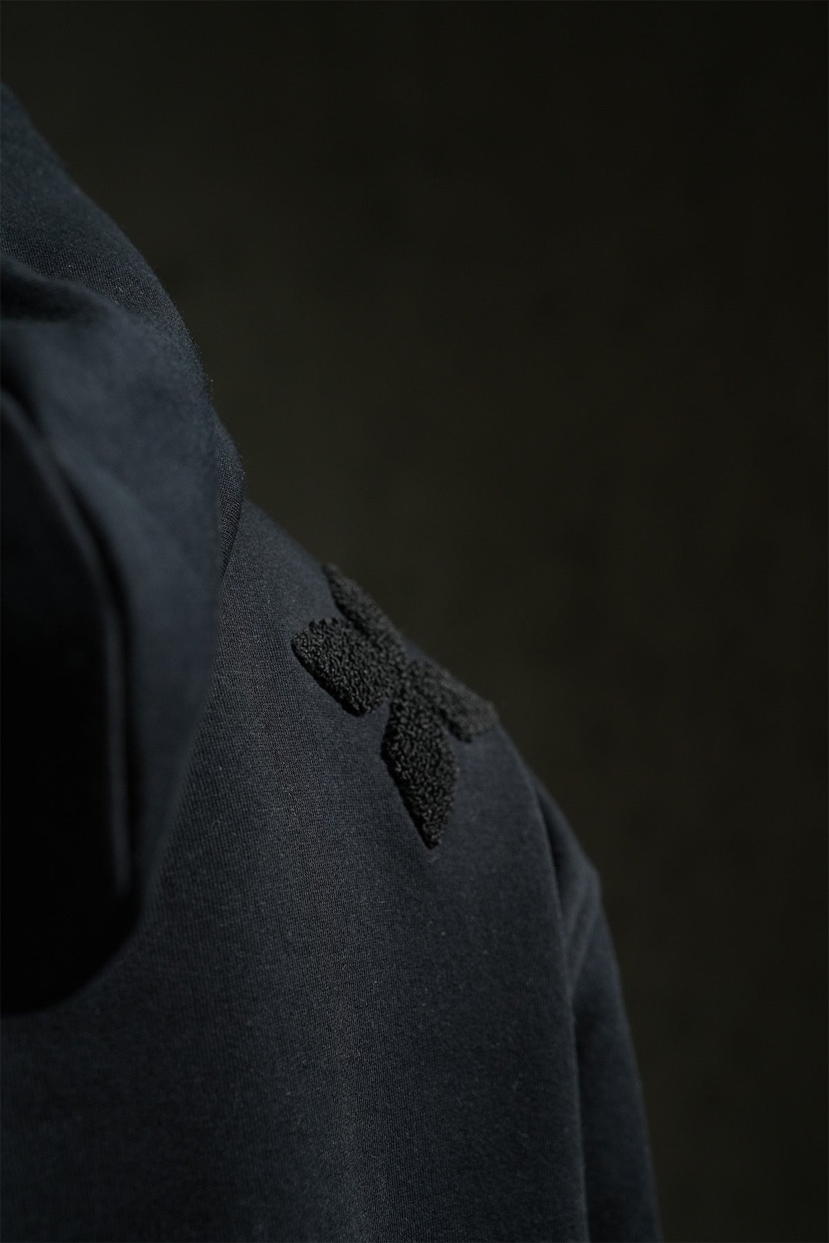 Sweat noir logo brodé