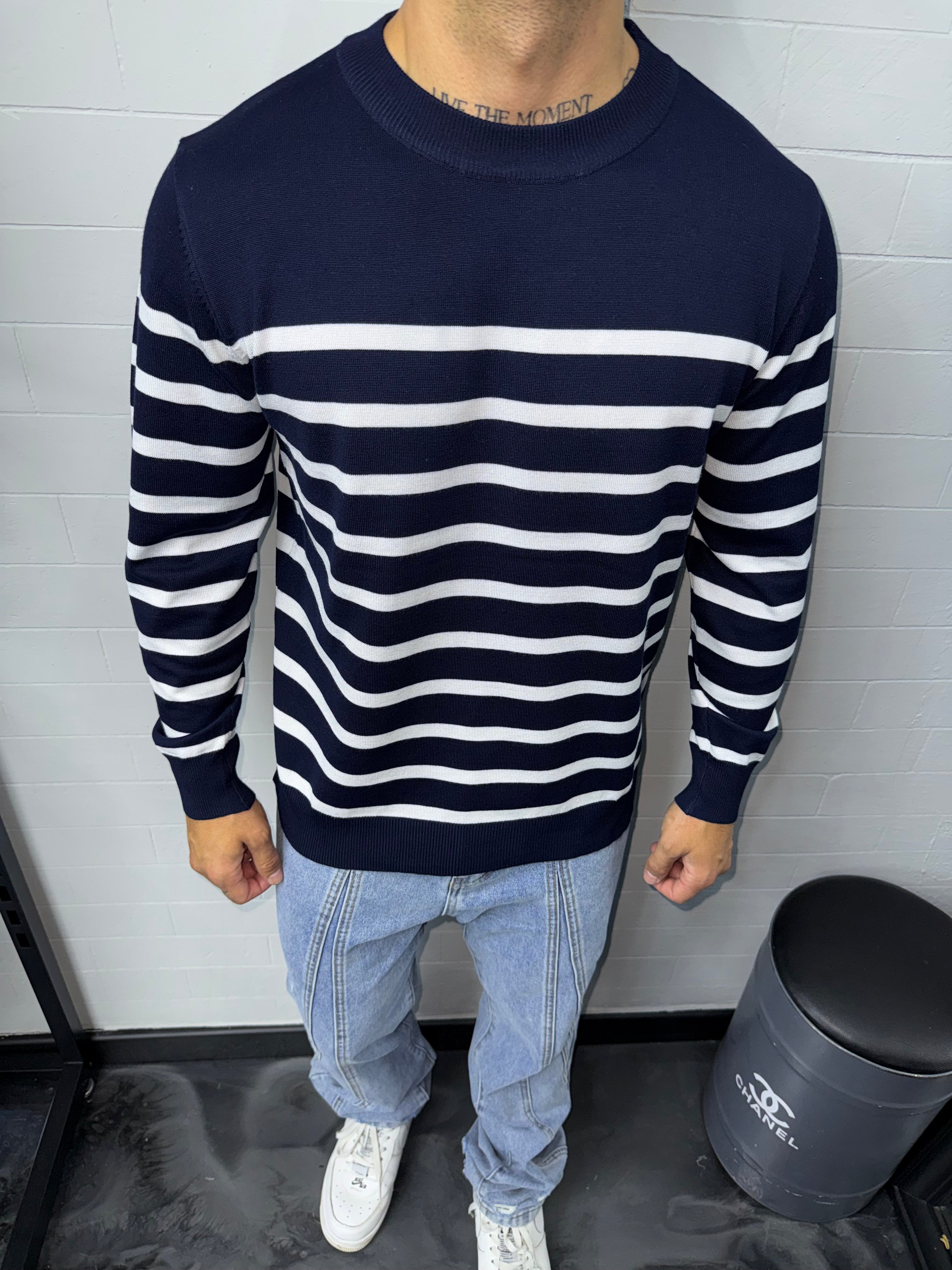 Pull marin rayé bleu marine et blanc
