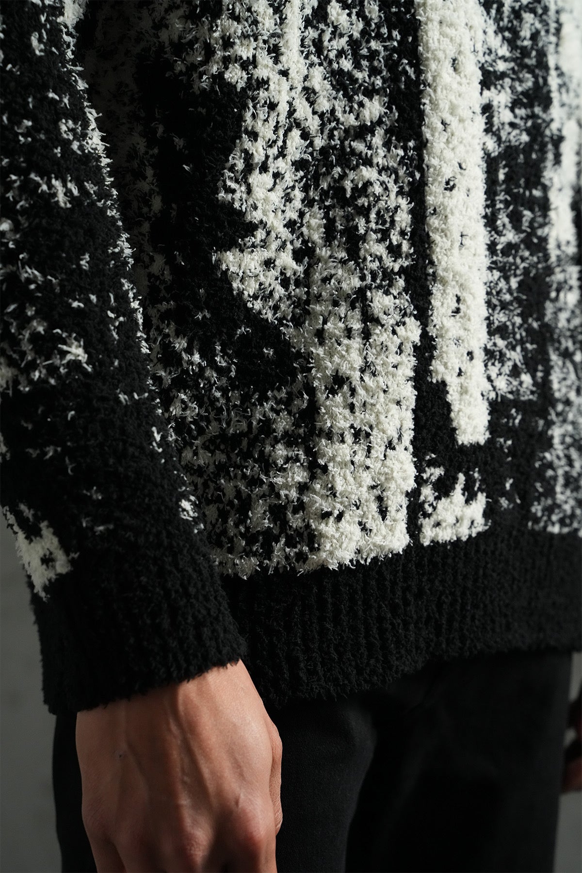 Pull fluffy noir et blanc