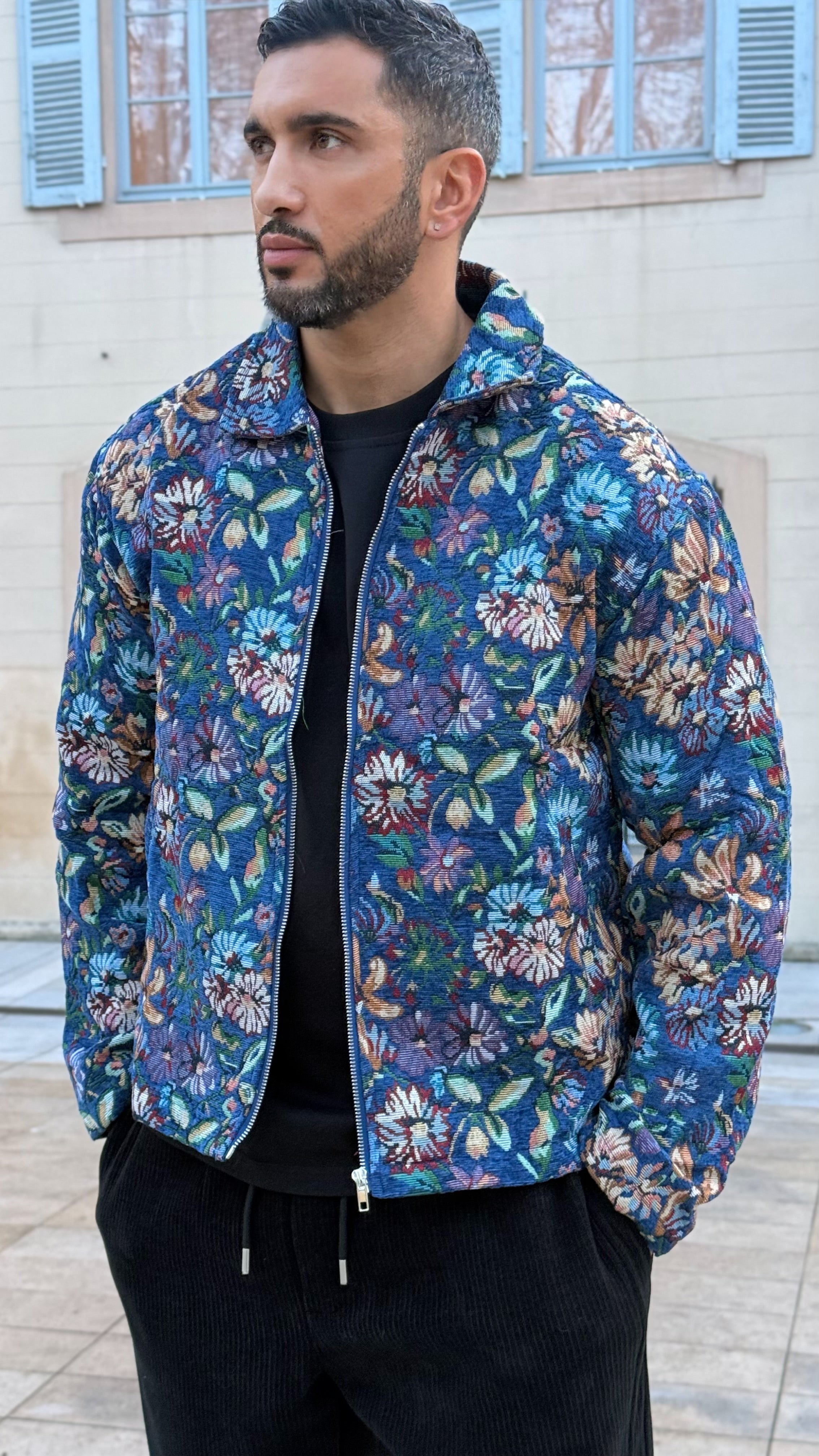 Veste motif fleurs brodés