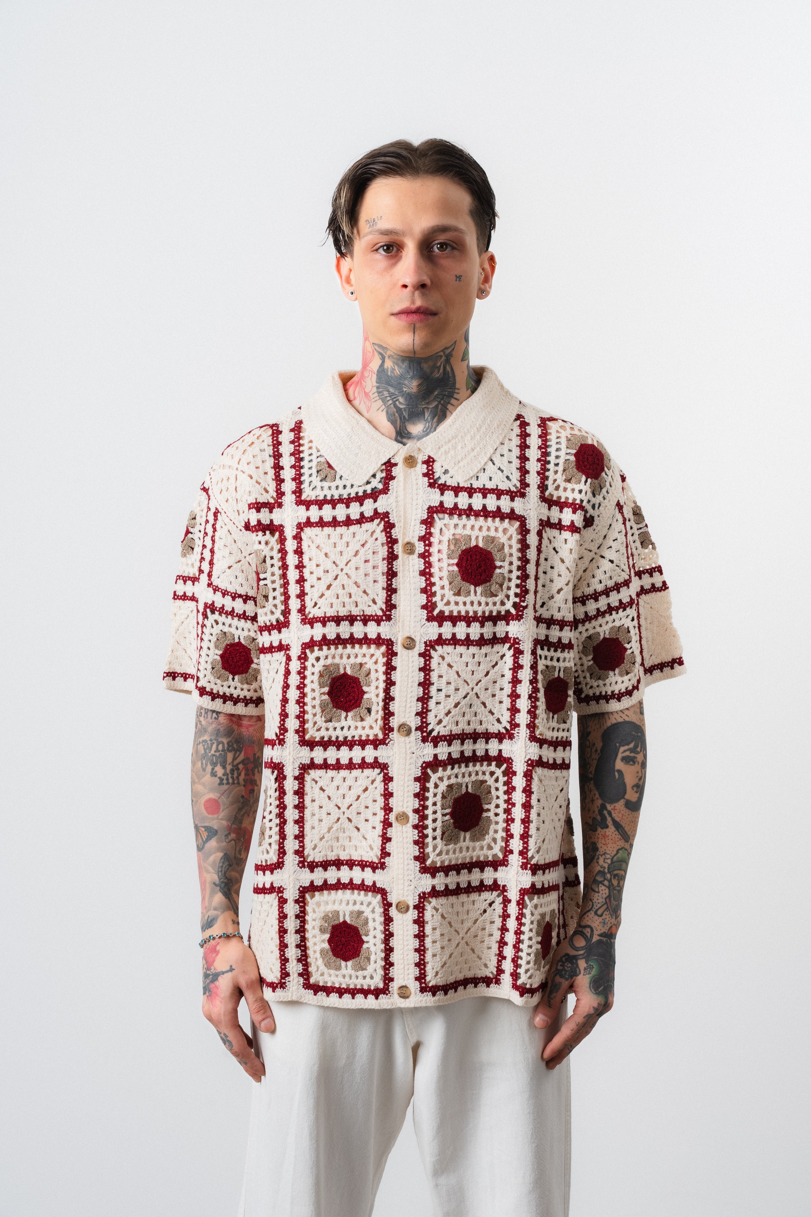 Chemise crochet beige et rouge