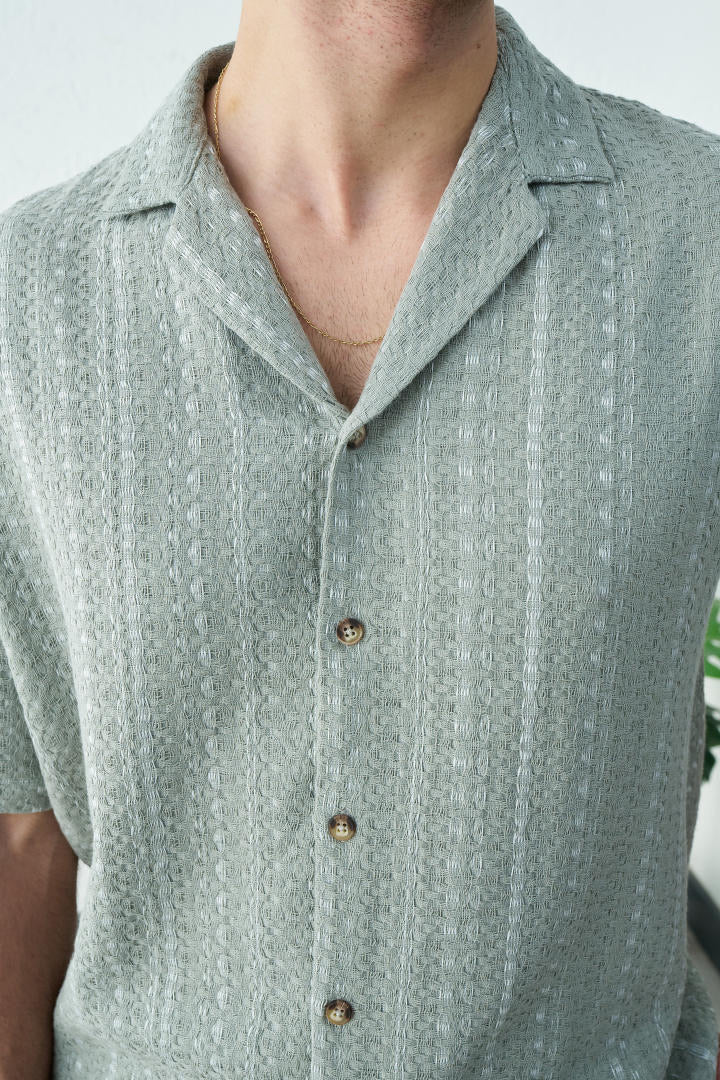 Chemise manche courte à motif vert clair