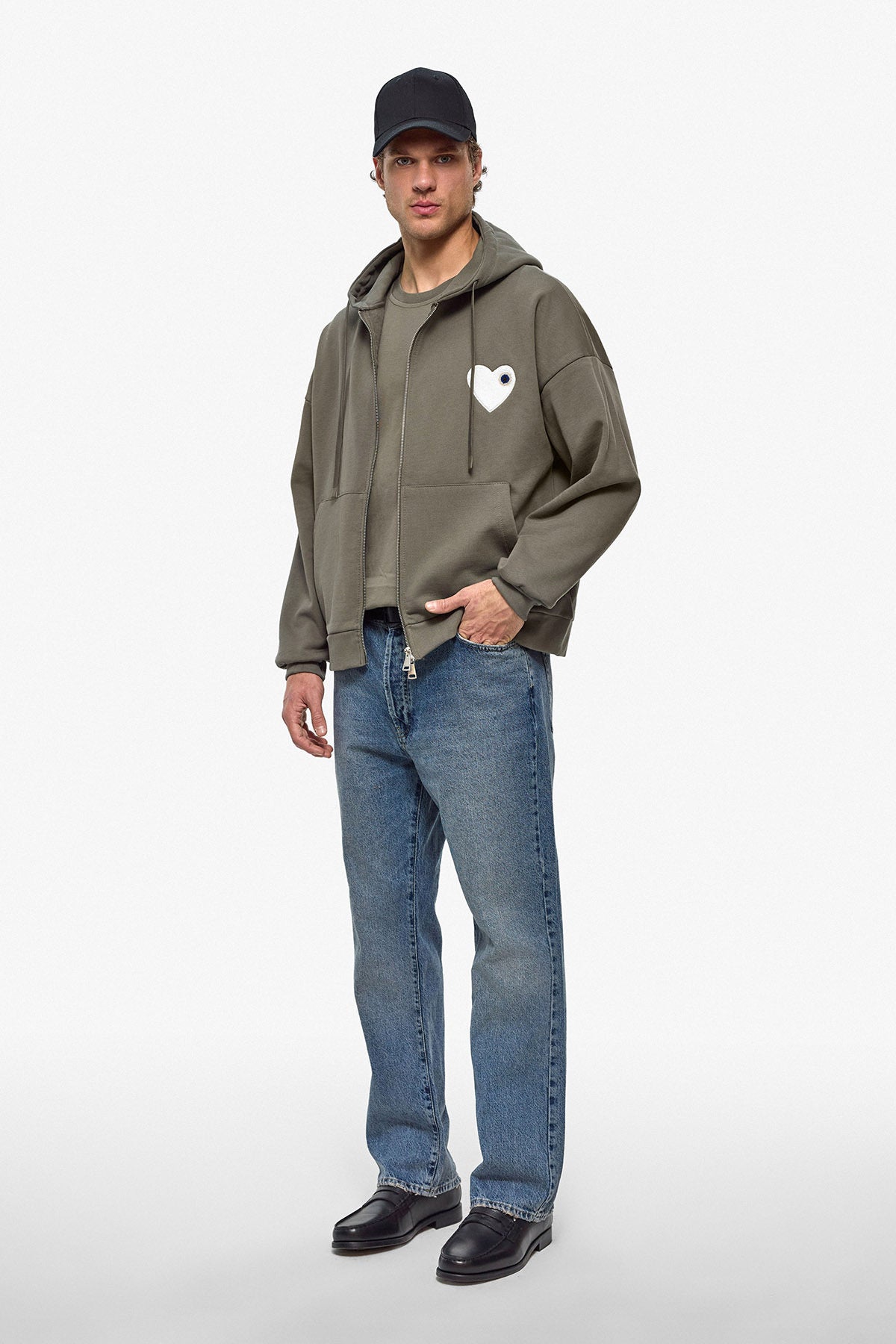 Veste capuche kaki cœur blanc