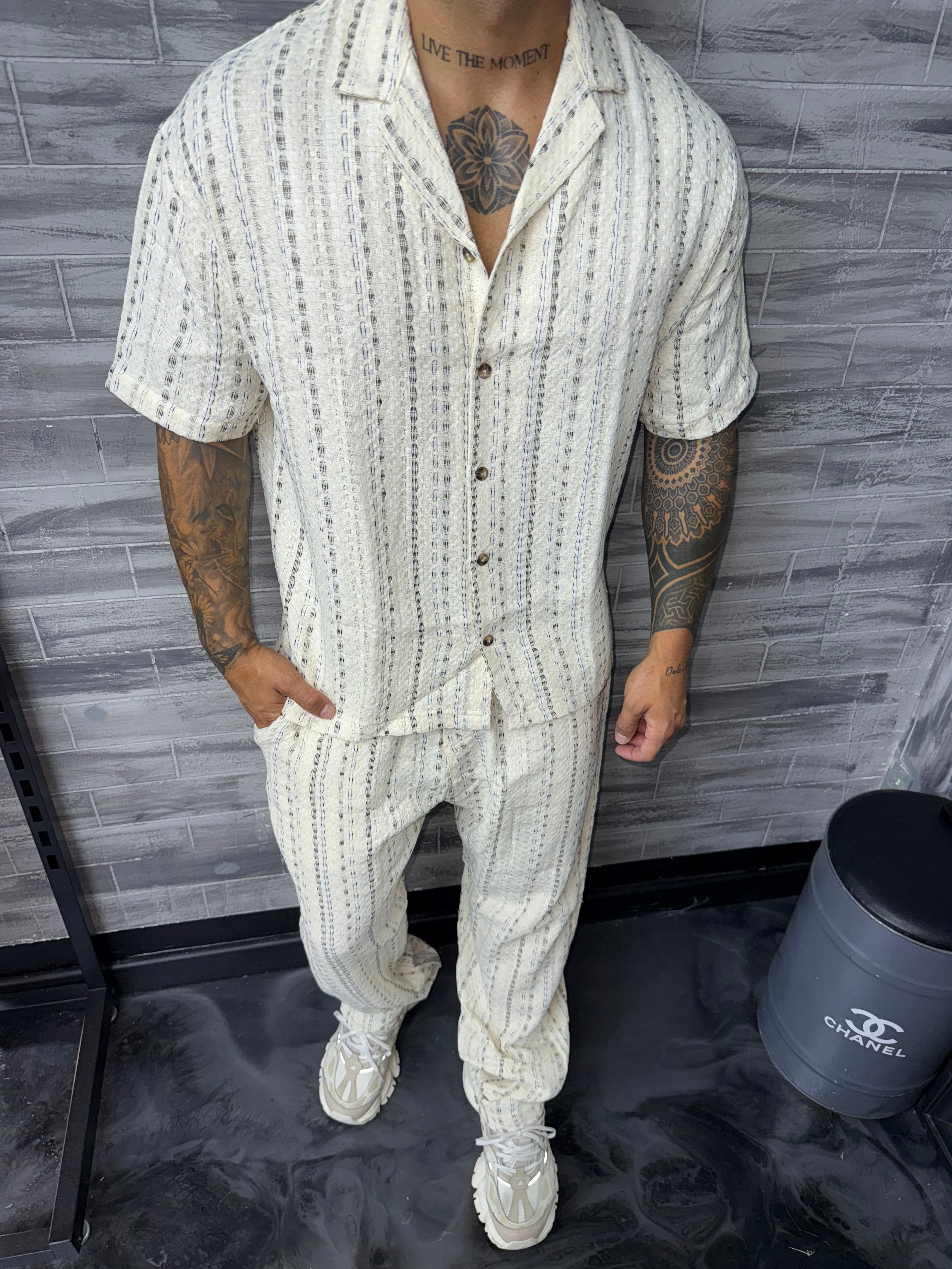 Chemise beige motif noir