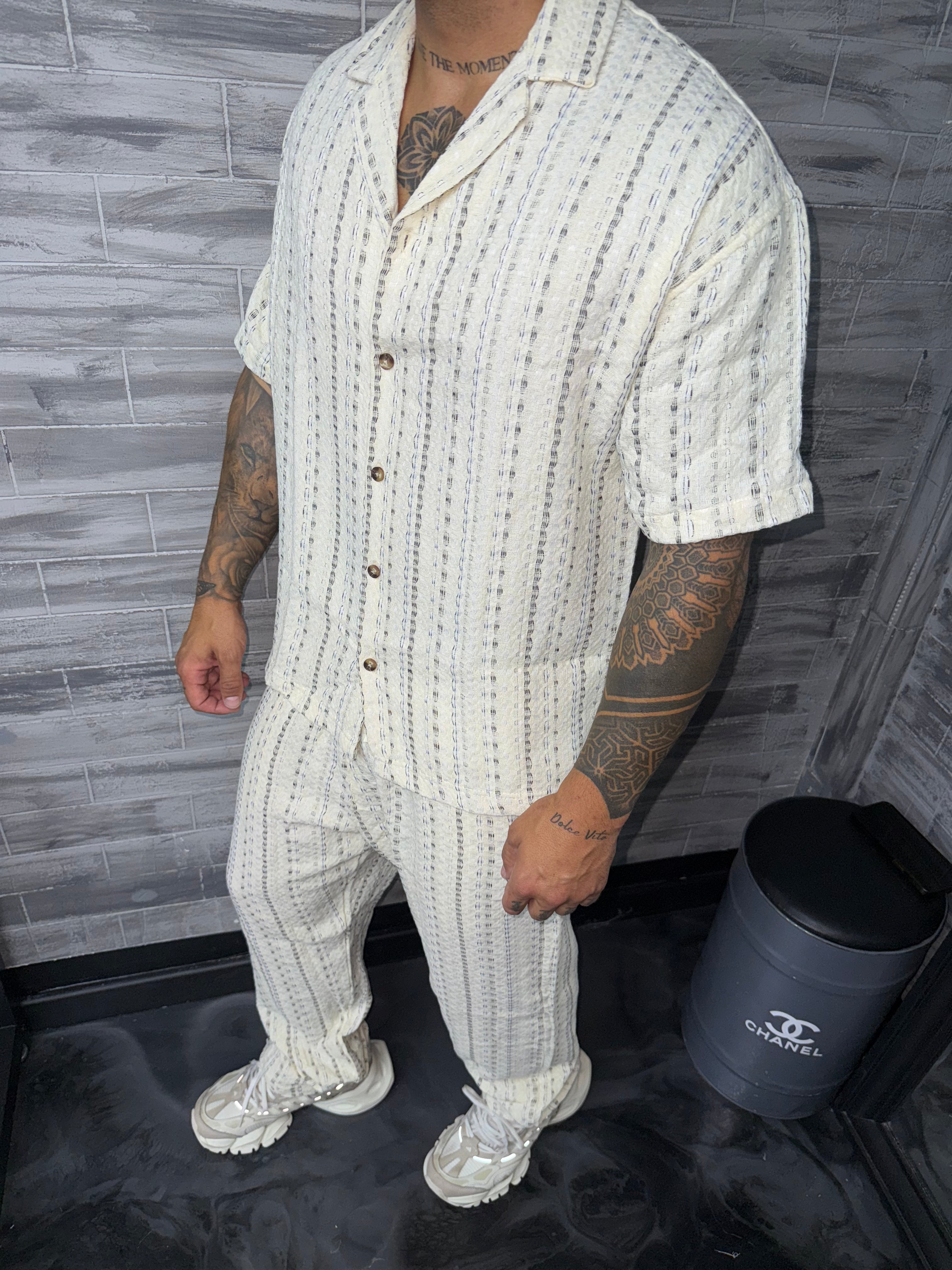 Chemise beige motif noir