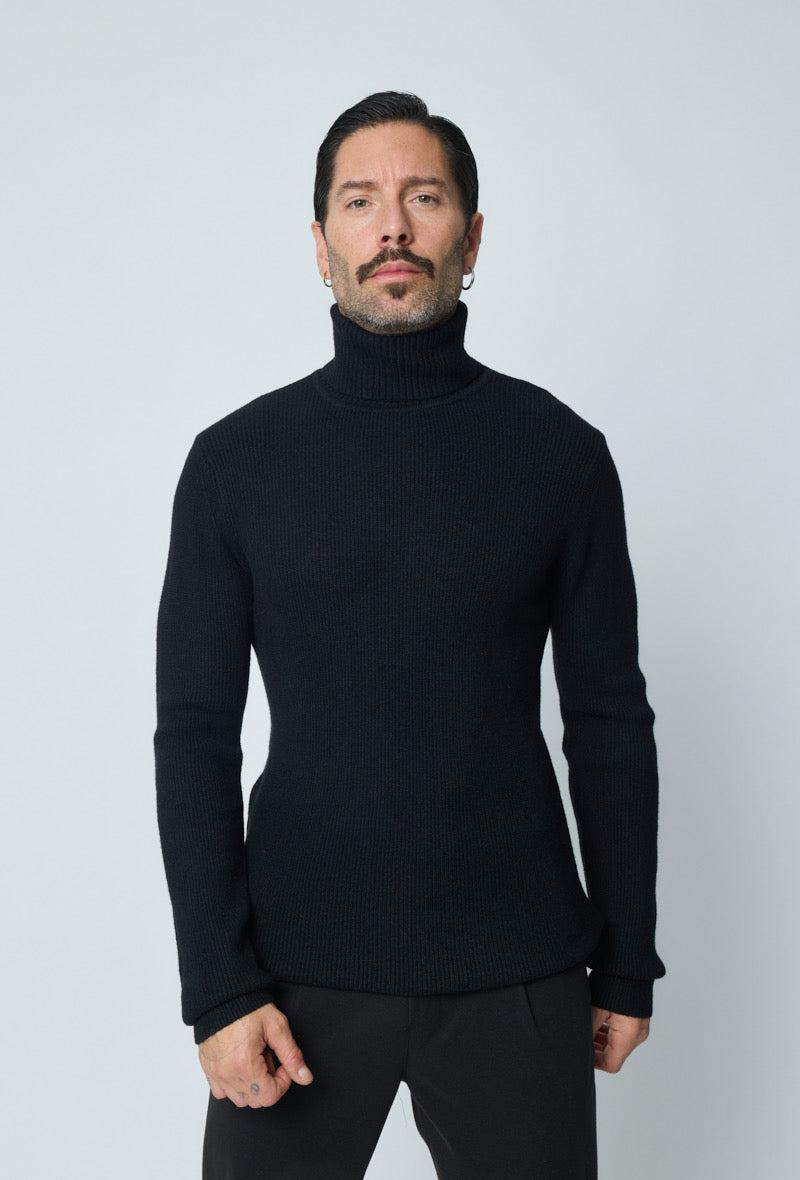 Pull maille coll roulé noir