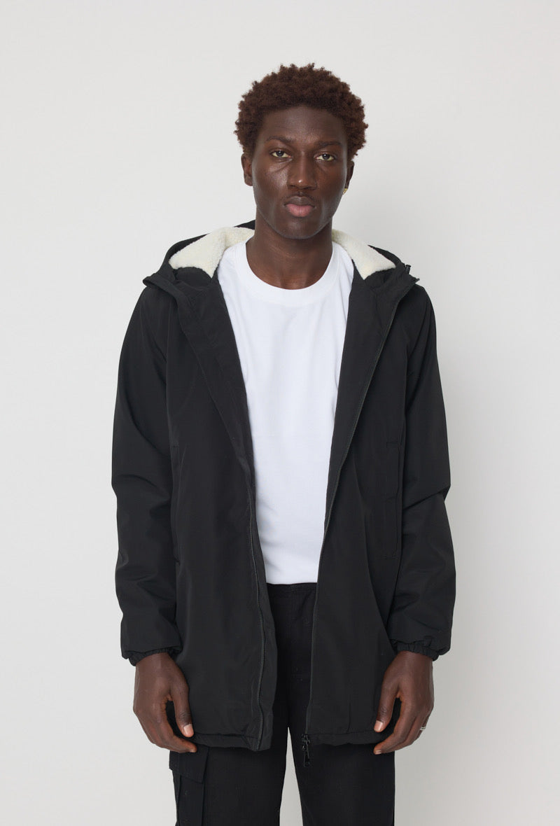 Veste capuche longue noir fourrée