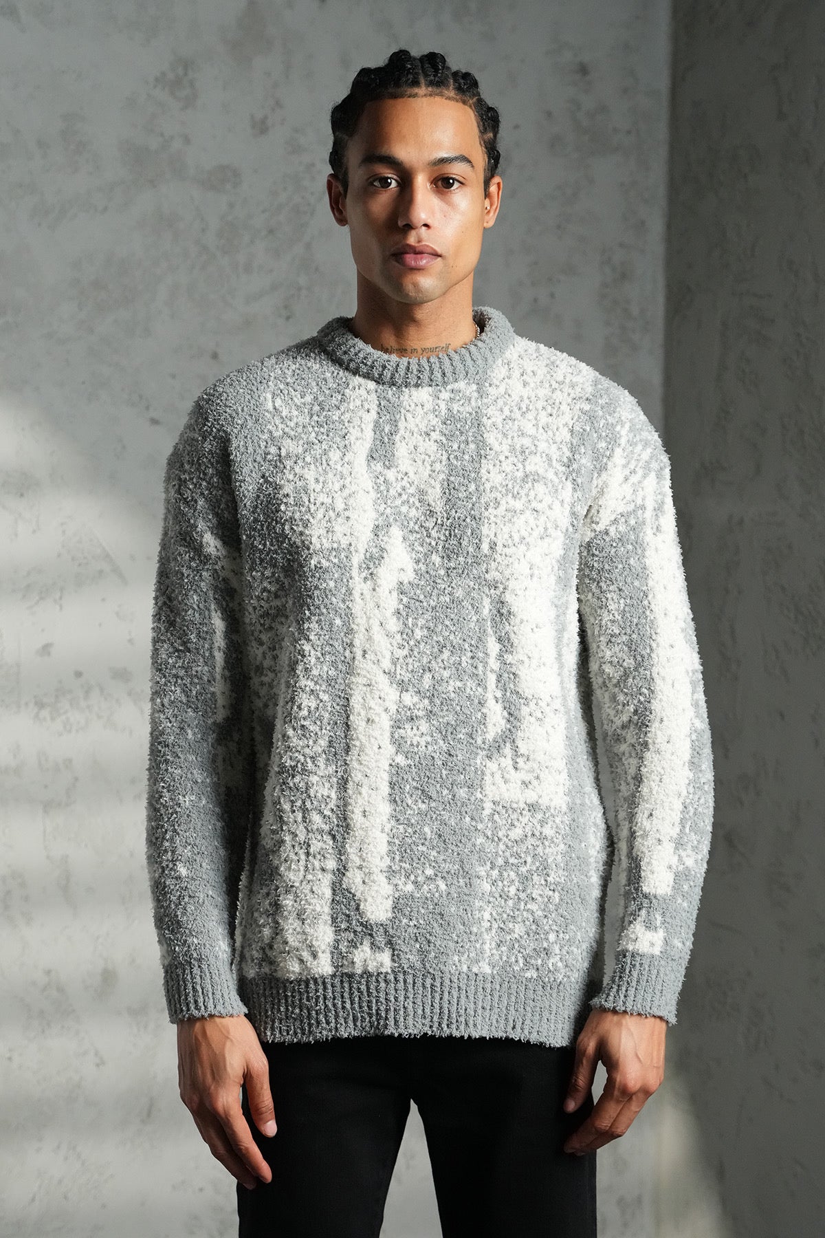 Pull fluffy gris et blanc