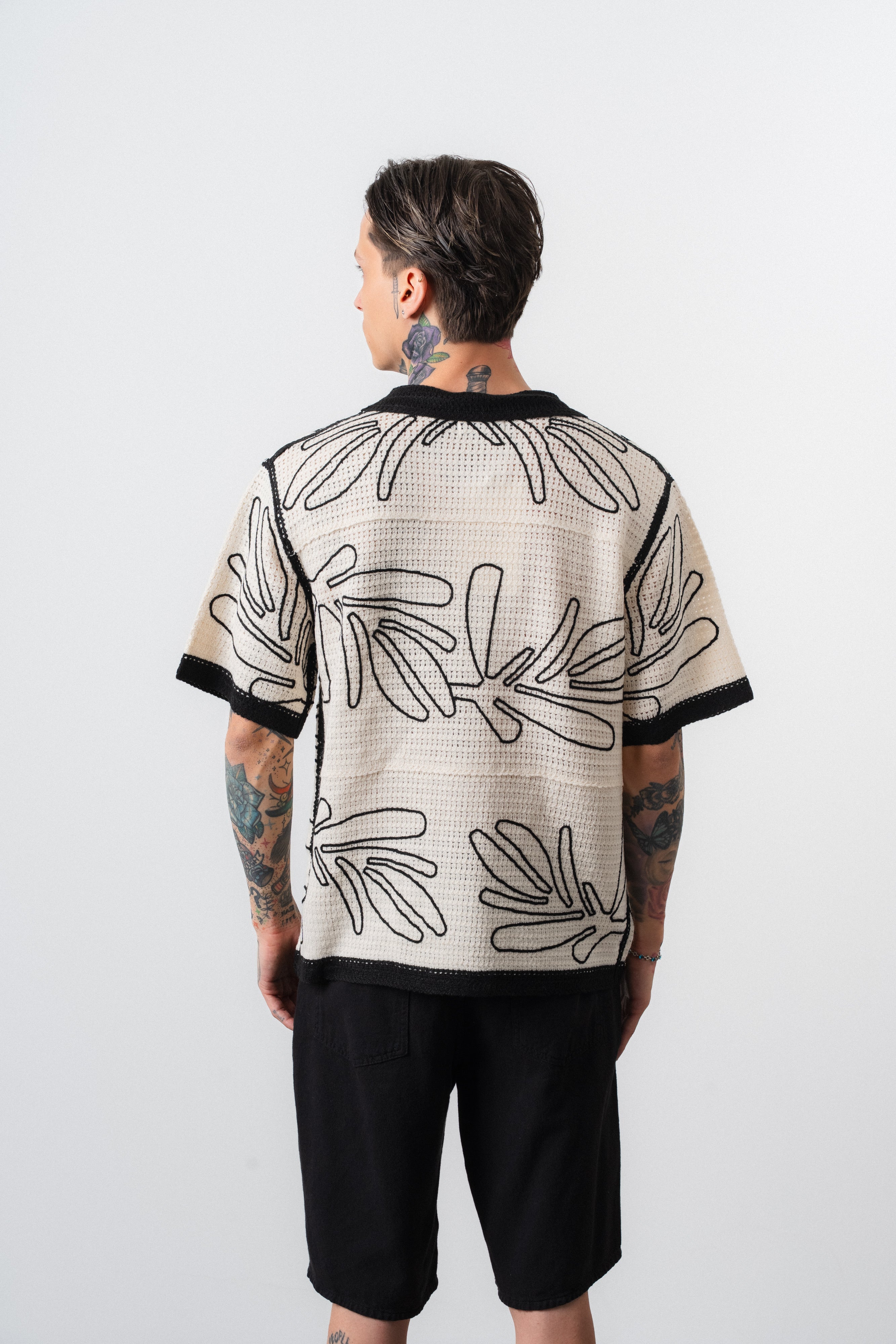 Chemise crochet motifs beige et noir