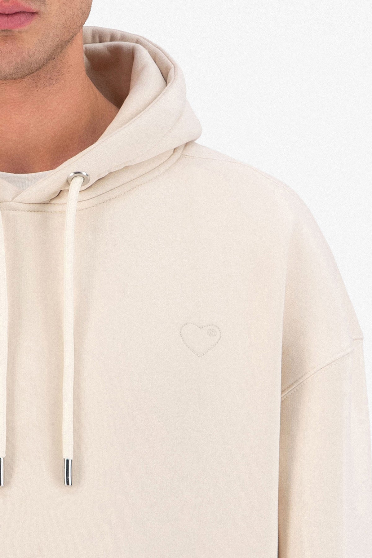Sweat capuche beige petit cœur