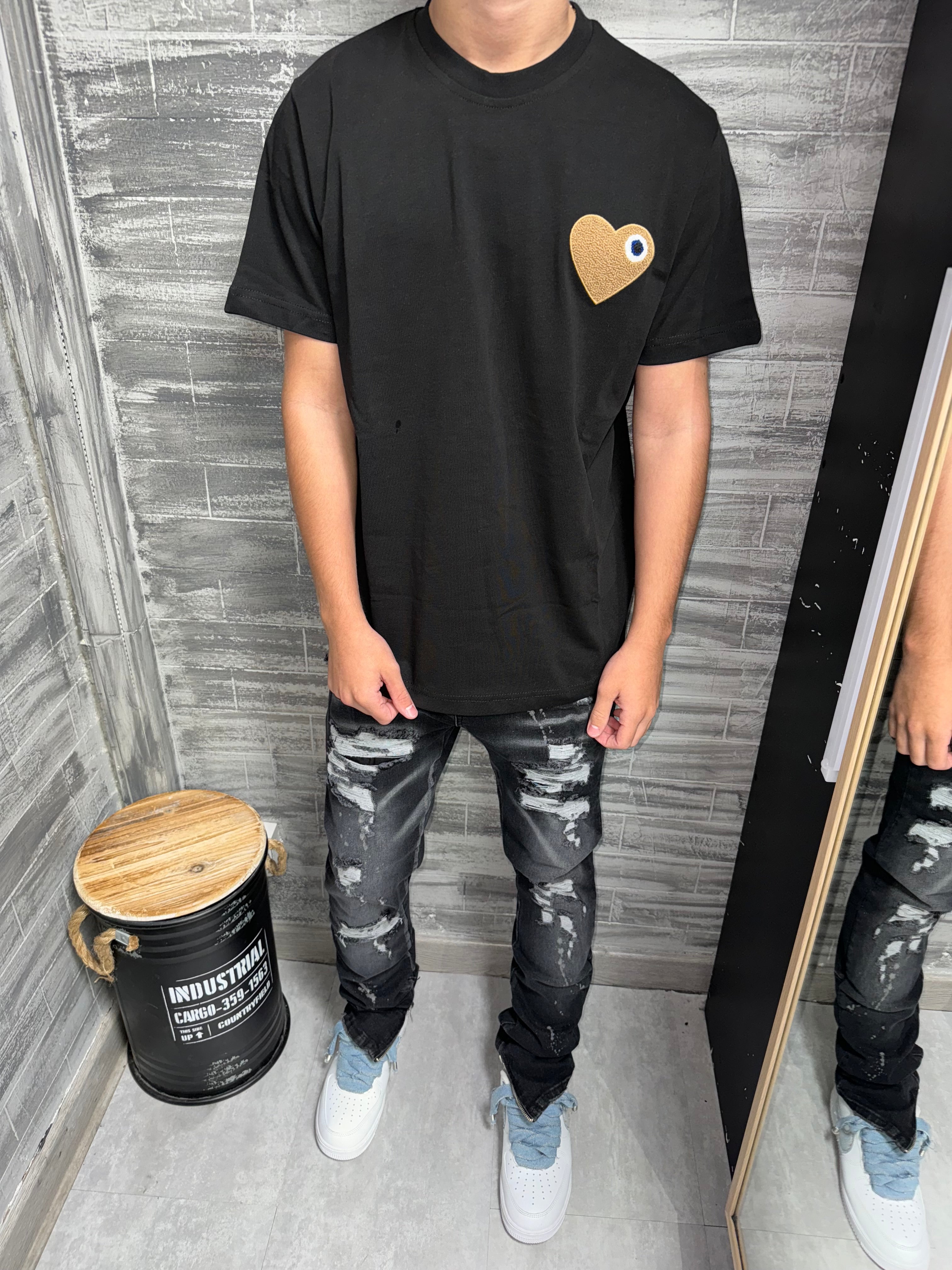 ADJ - T-shirt noir coeur beige